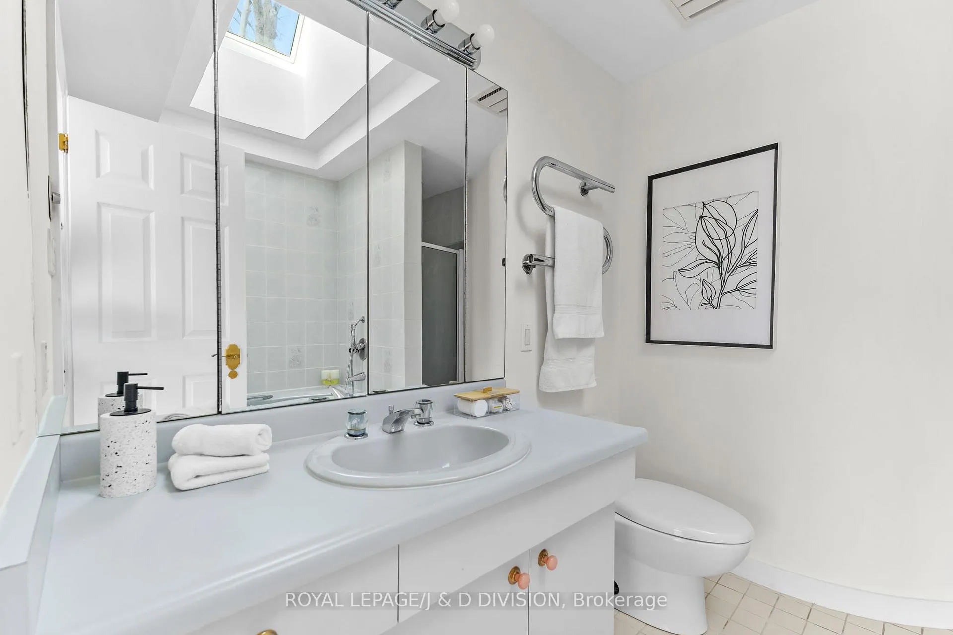 Photo 20 of 77 Chaplin Crescent, Toronto, Yonge-Eglinton — HOMEH