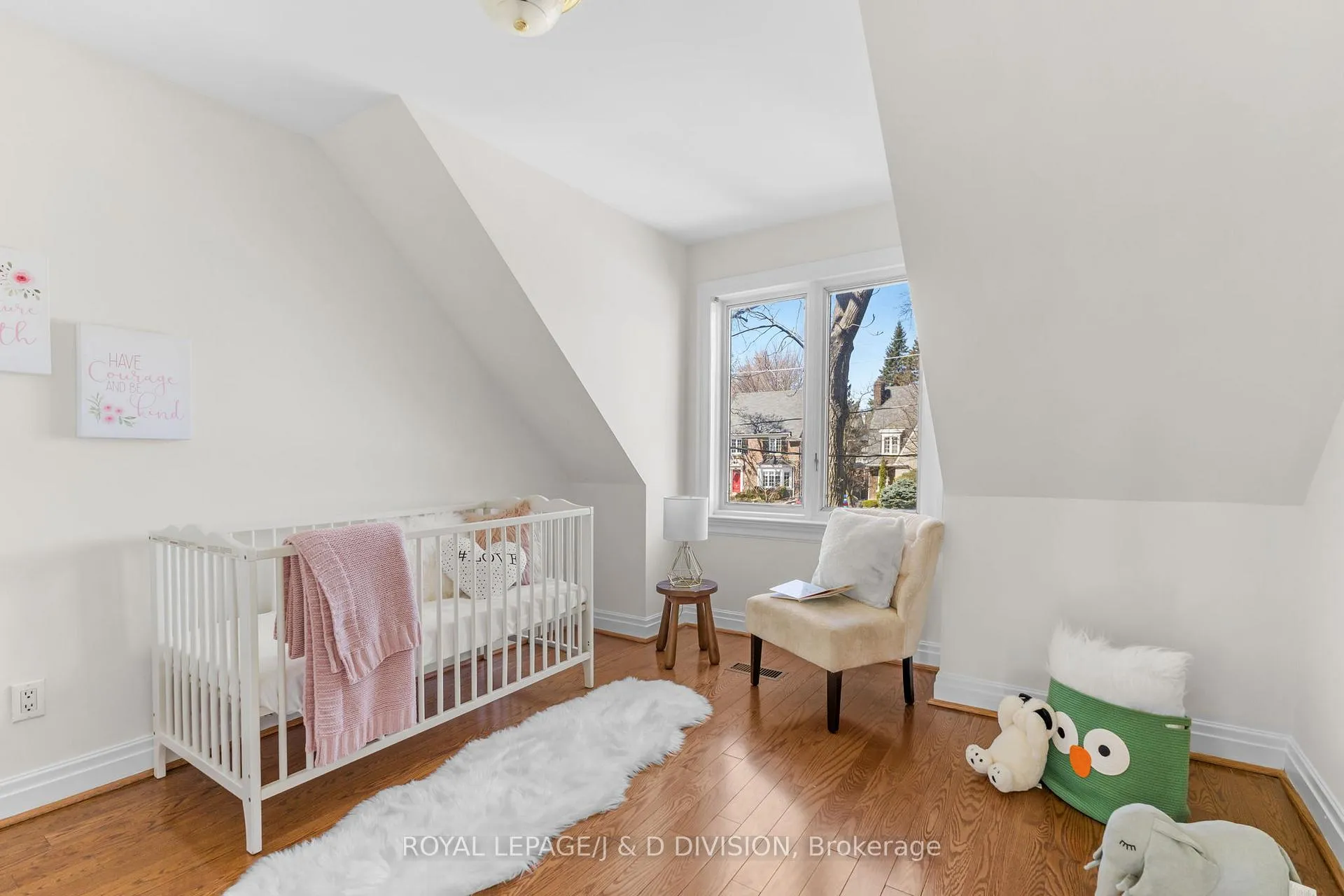 Photo 24 of 77 Chaplin Crescent, Toronto, Yonge-Eglinton — HOMEH