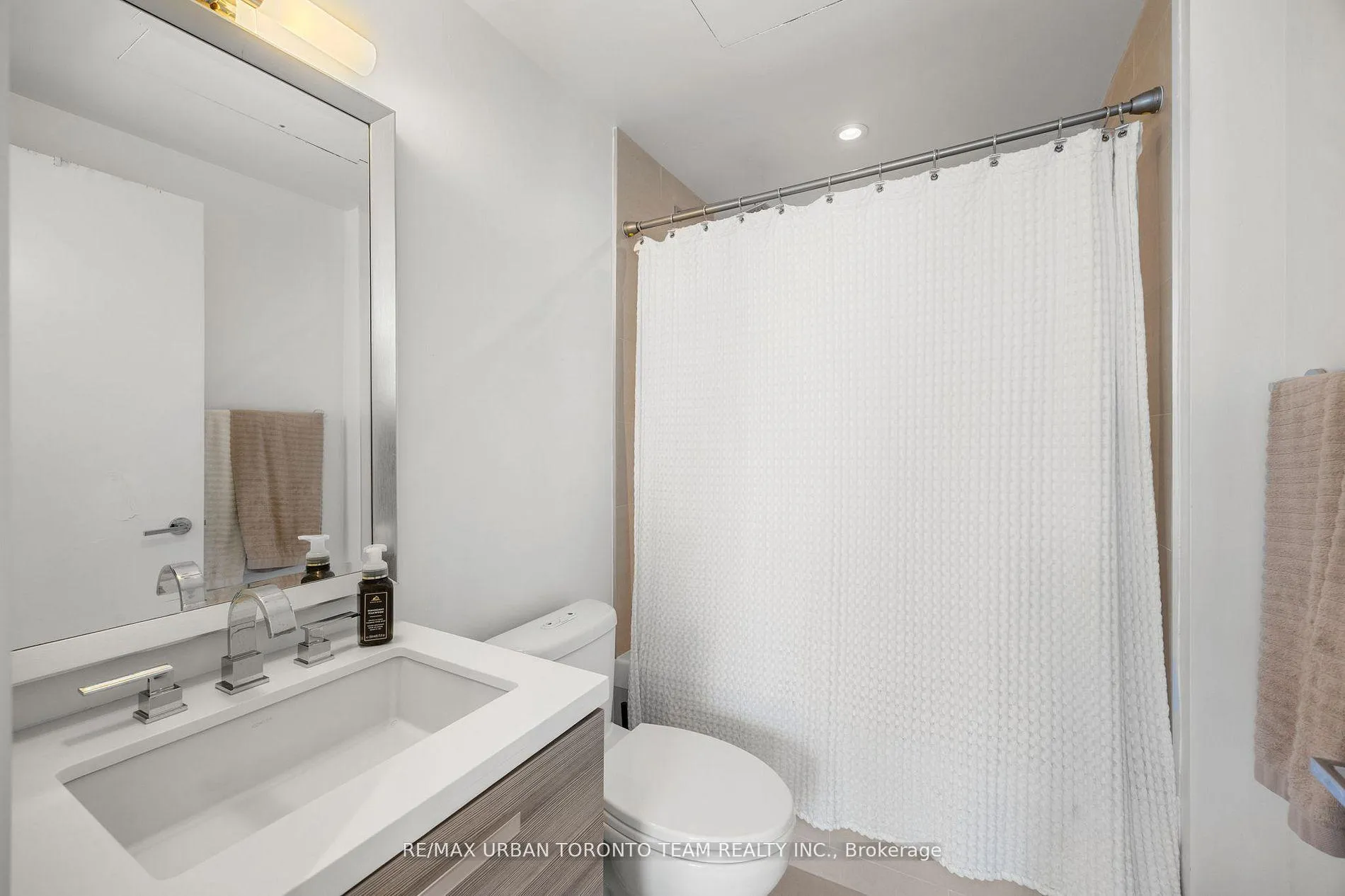 Photo 15 of Unit 2804, 224 King Street W, Toronto, Waterfront Communities — HOMEH