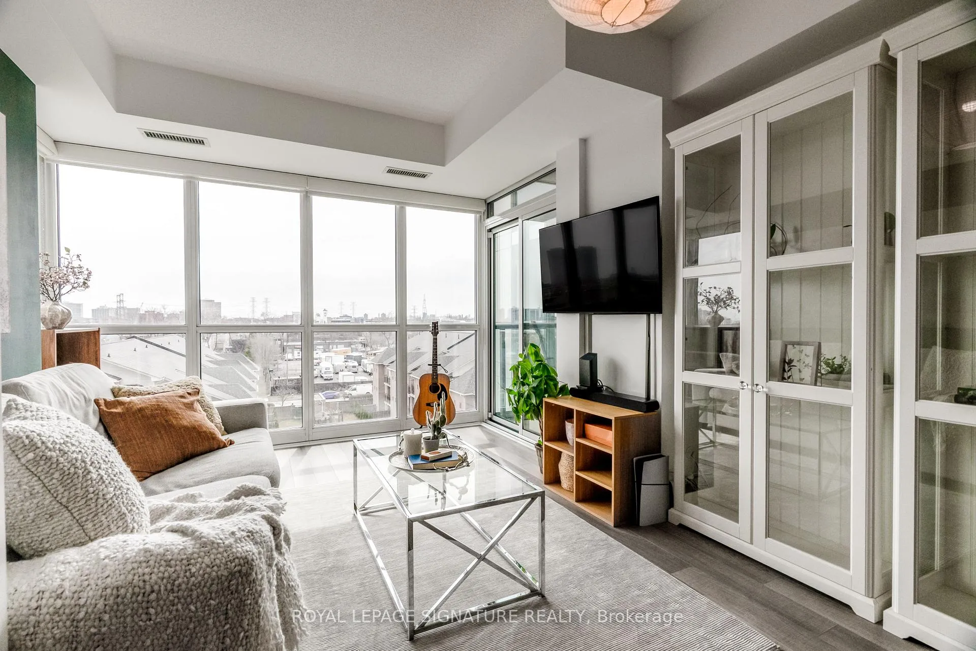 Photo 2 of Unit 515, 35 Brian Peck Crescent, Toronto, Leaside — HOMEH