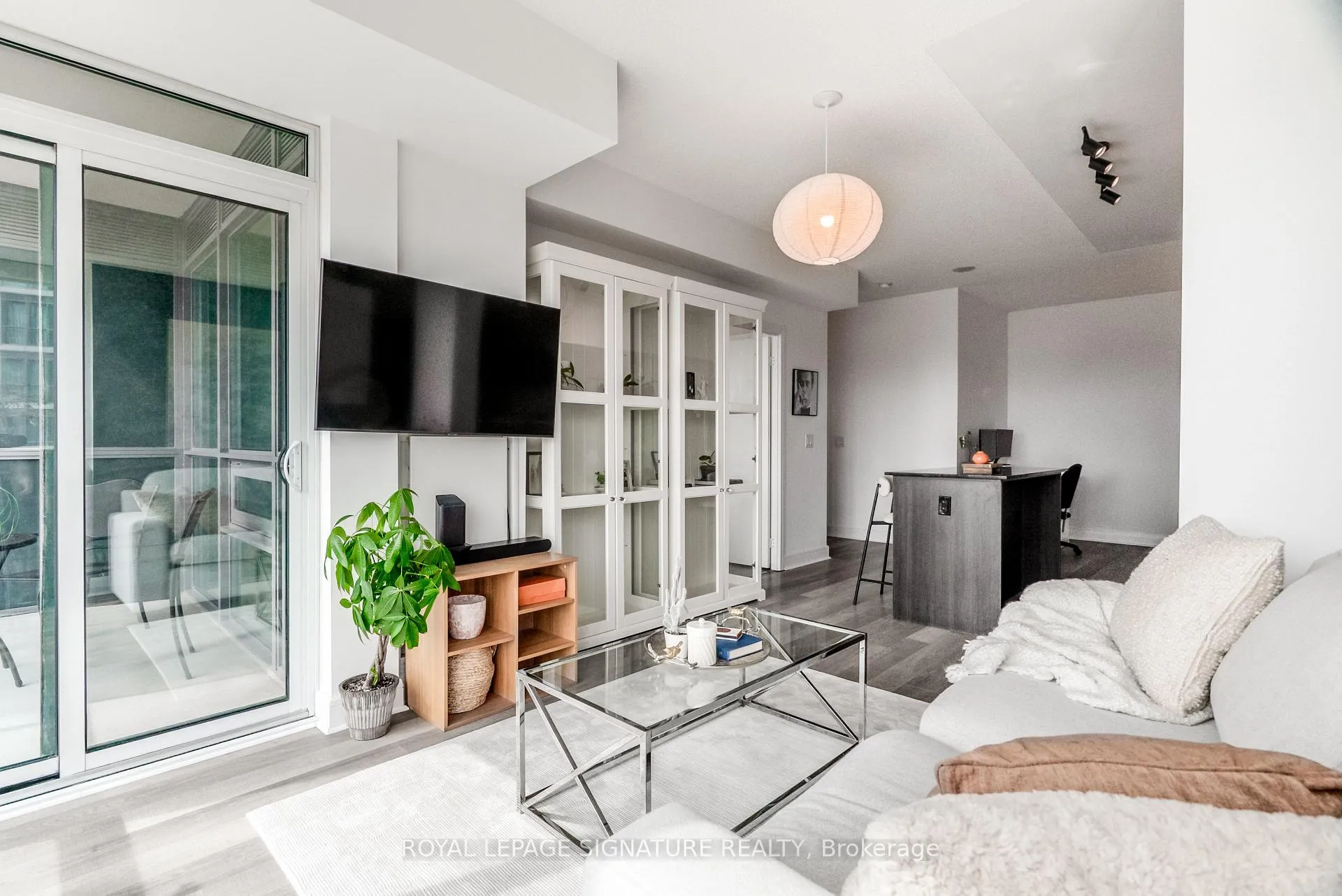 Photo 4 of Unit 515, 35 Brian Peck Crescent, Toronto, Leaside — HOMEH
