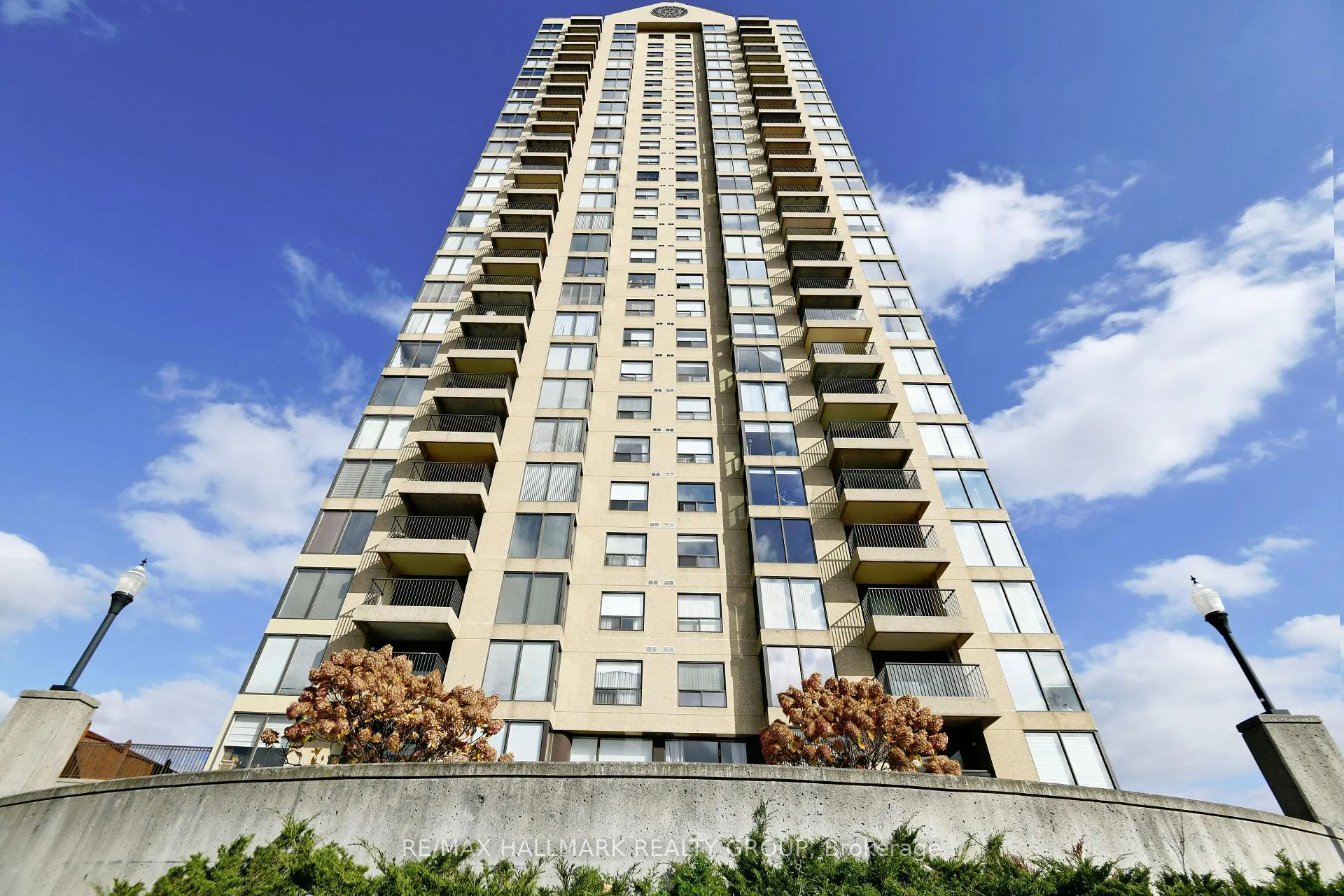 Photo 3 of Unit 503, 545 St Laurent Boulevard, Ottawa, Viscount Alexander Park — HOMEH