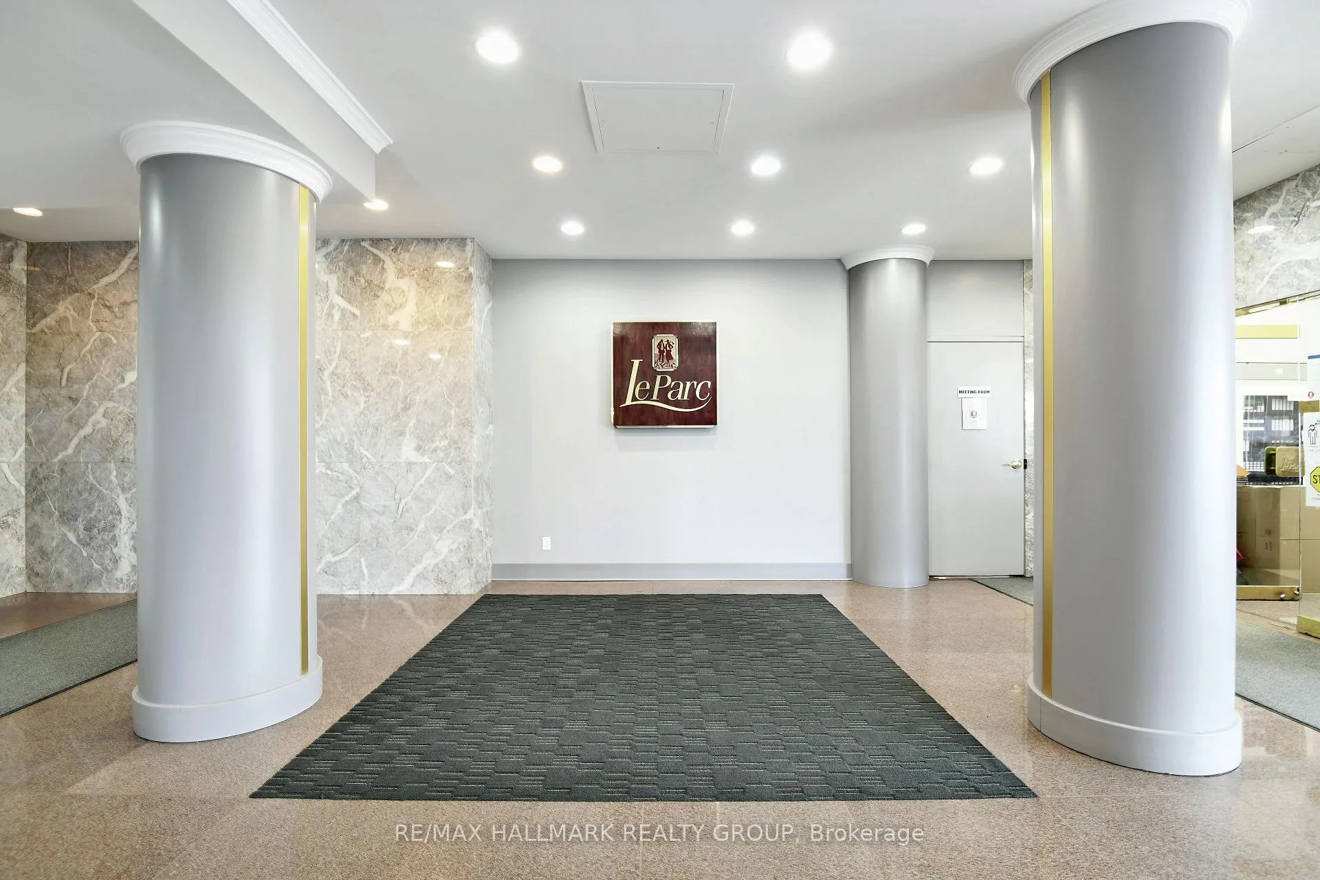 Photo 4 of Unit 503, 545 St Laurent Boulevard, Ottawa, Viscount Alexander Park — HOMEH