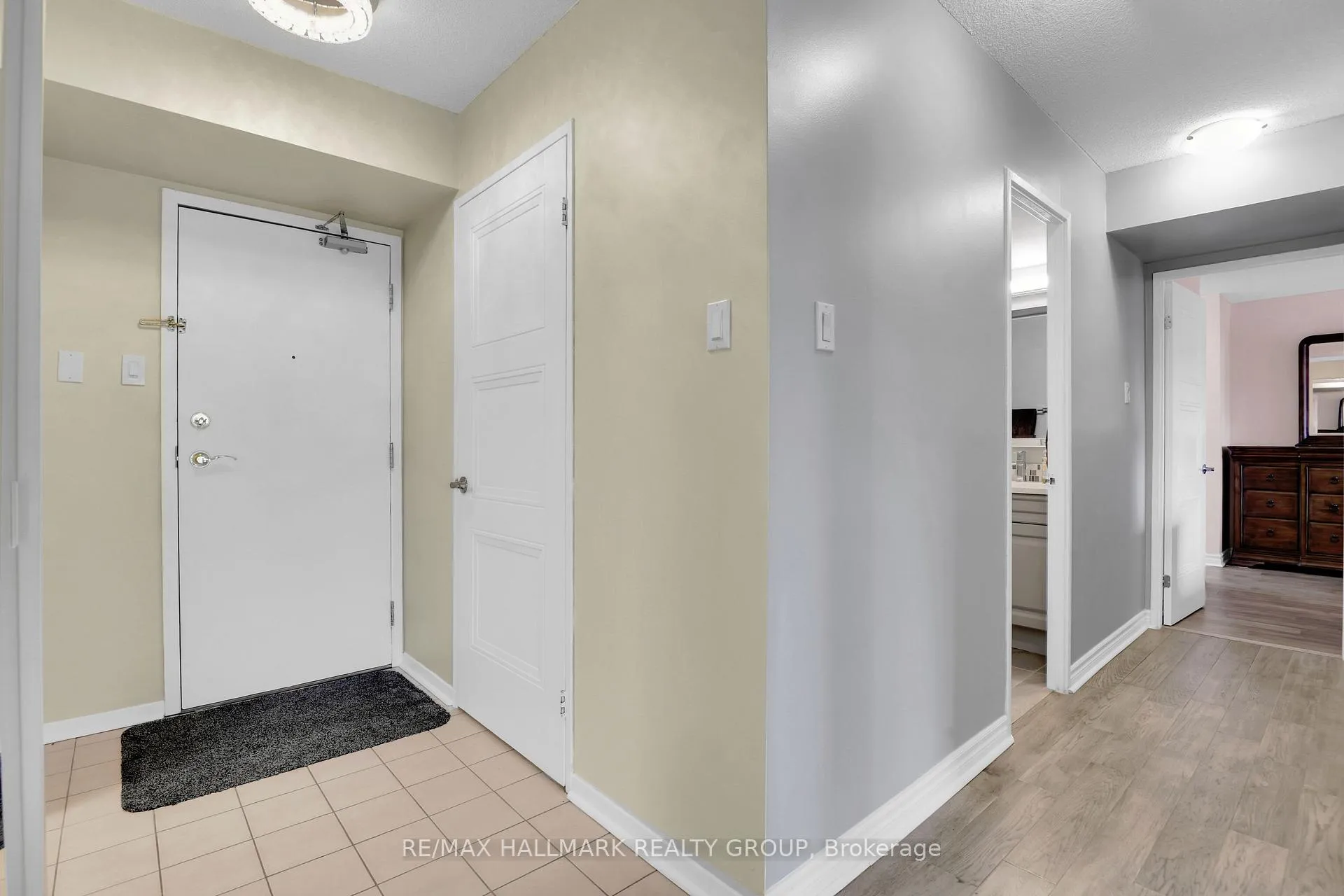 Photo 10 of Unit 503, 545 St Laurent Boulevard, Ottawa, Viscount Alexander Park — HOMEH