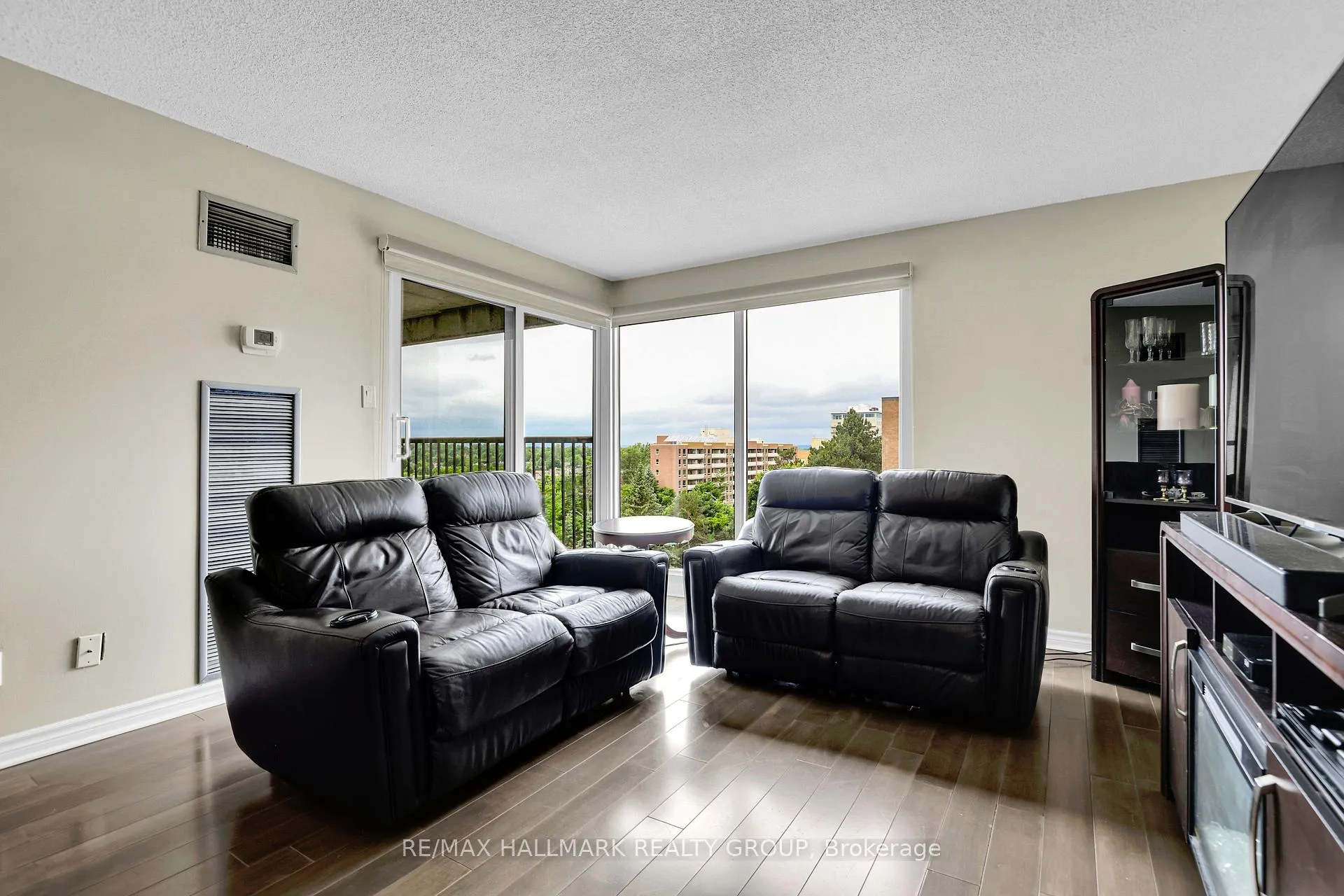 Photo 13 of Unit 503, 545 St Laurent Boulevard, Ottawa, Viscount Alexander Park — HOMEH