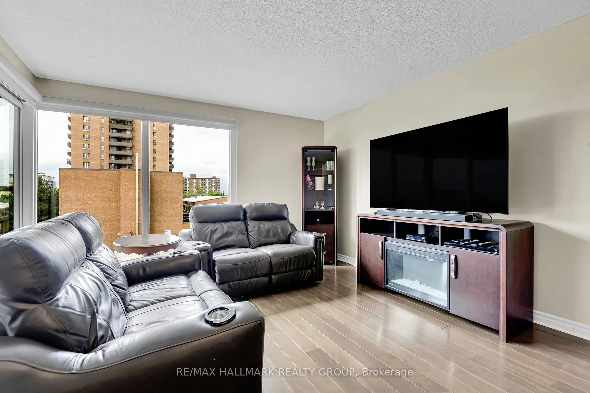 Photo 15 of Unit 503, 545 St Laurent Boulevard, Ottawa, Viscount Alexander Park — HOMEH