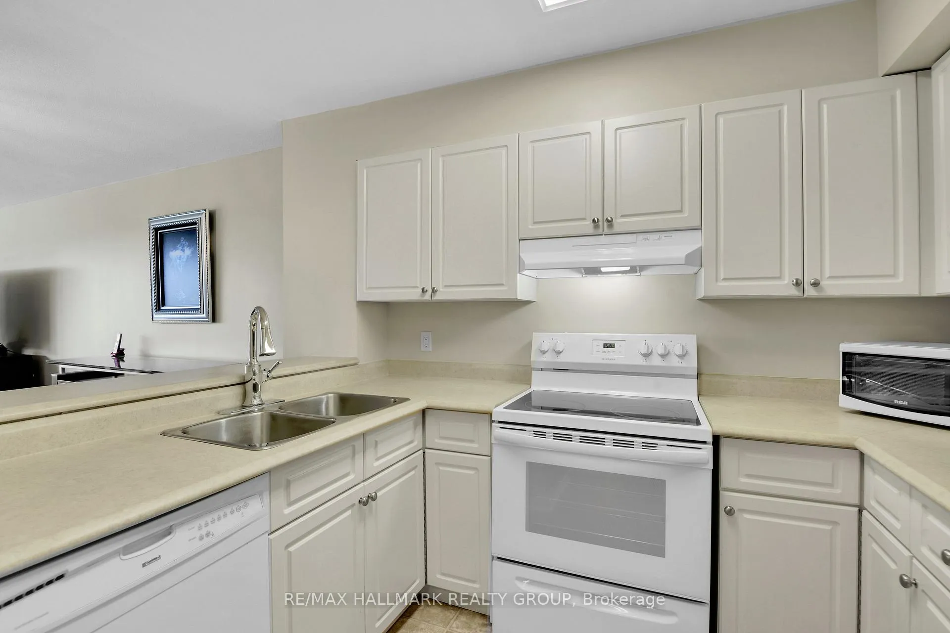Photo 20 of Unit 503, 545 St Laurent Boulevard, Ottawa, Viscount Alexander Park — HOMEH