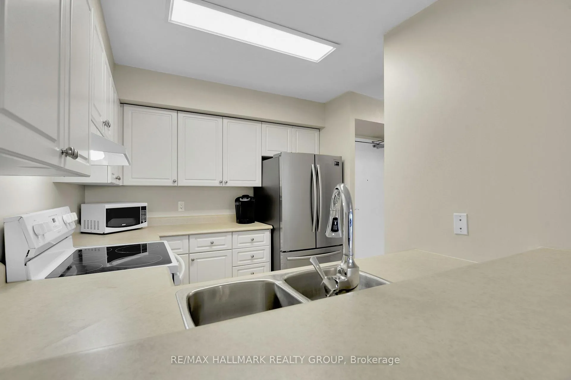 Photo 22 of Unit 503, 545 St Laurent Boulevard, Ottawa, Viscount Alexander Park — HOMEH