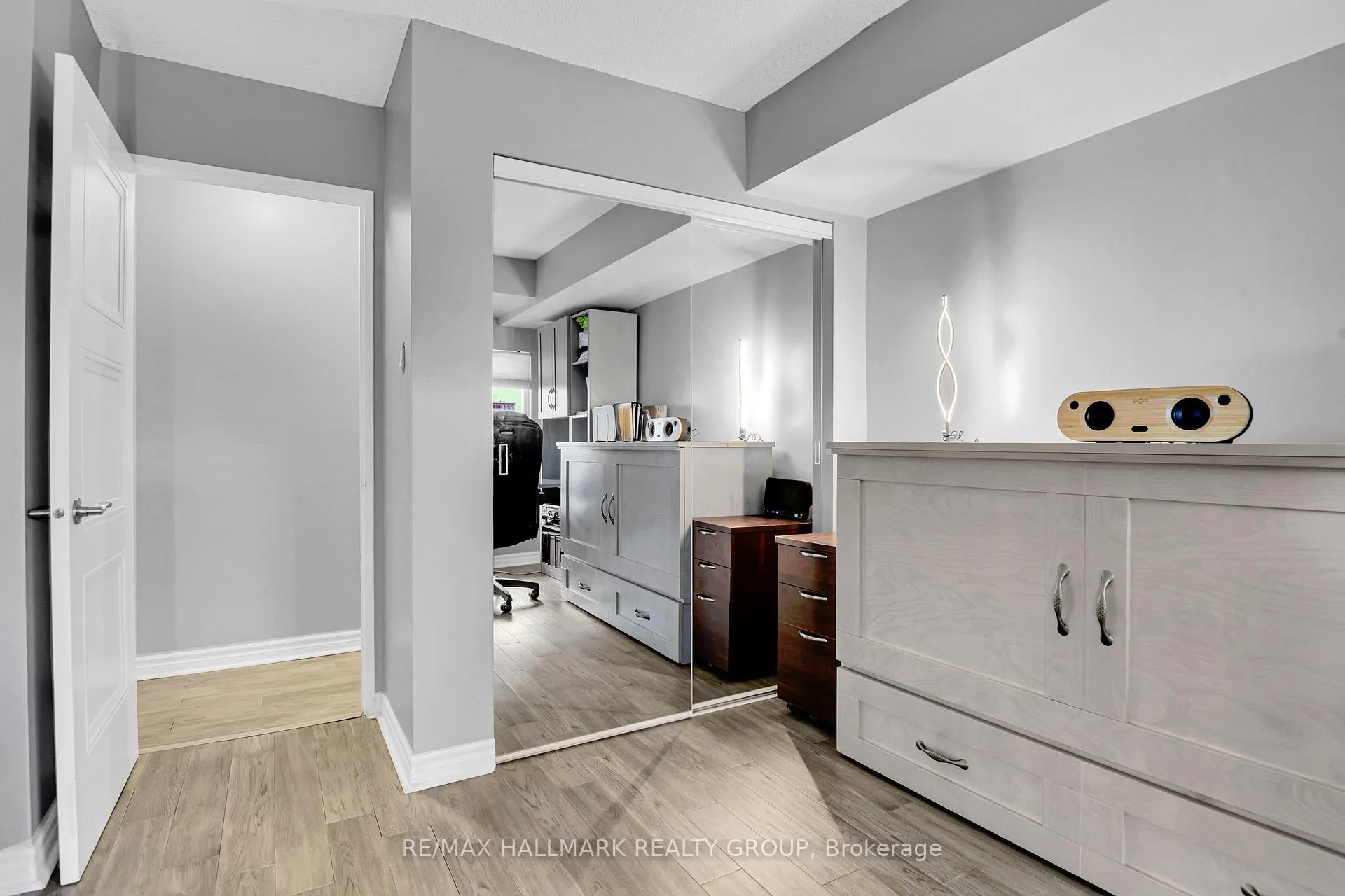 Photo 28 of Unit 503, 545 St Laurent Boulevard, Ottawa, Viscount Alexander Park — HOMEH