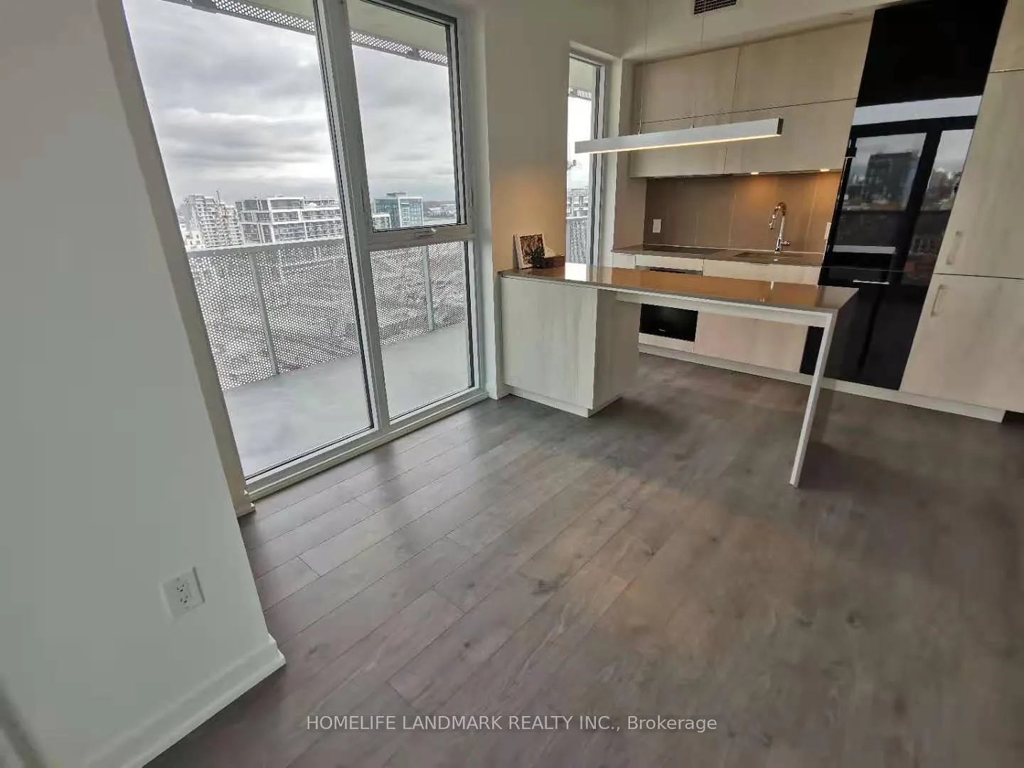 Front of Unit 1210, 20 Richardson Street