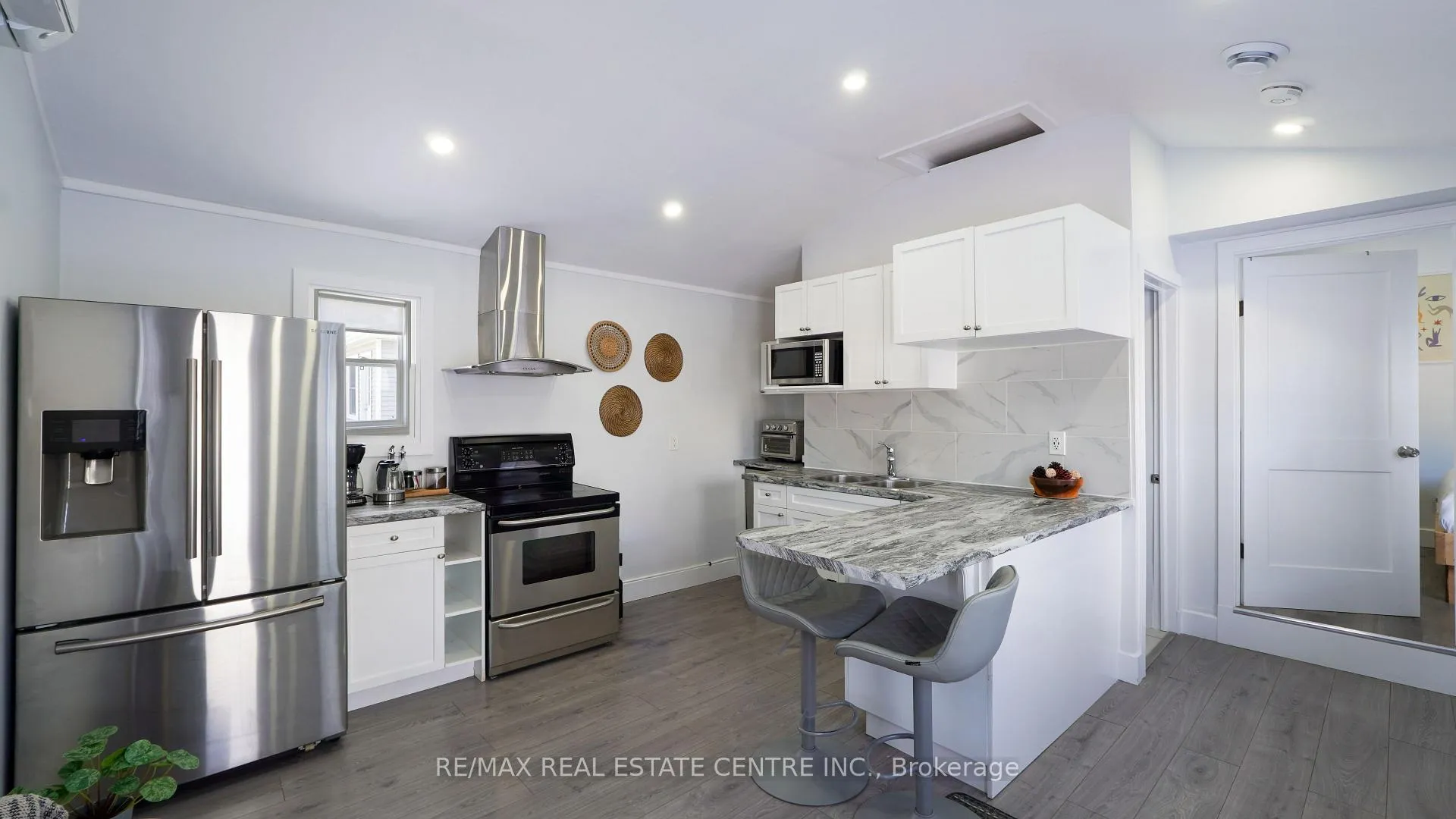 Photo 7 of 159 King Street, St. Clair — HOMEH