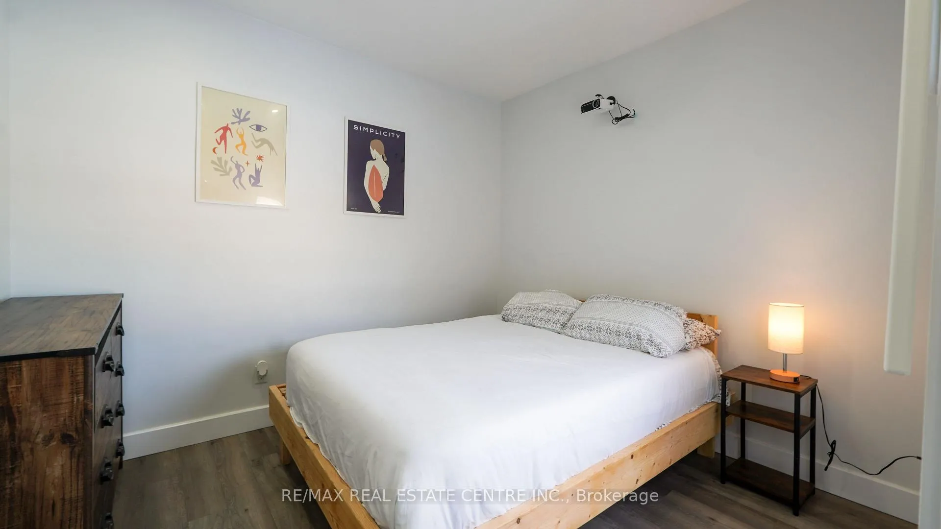 Photo 13 of 159 King Street, St. Clair — HOMEH