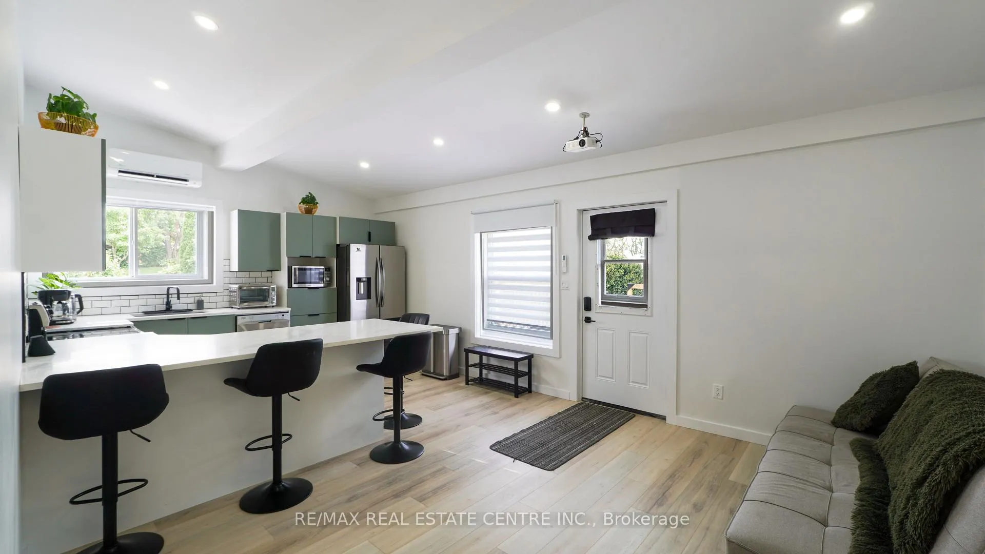 Photo 14 of 159 King Street, St. Clair — HOMEH