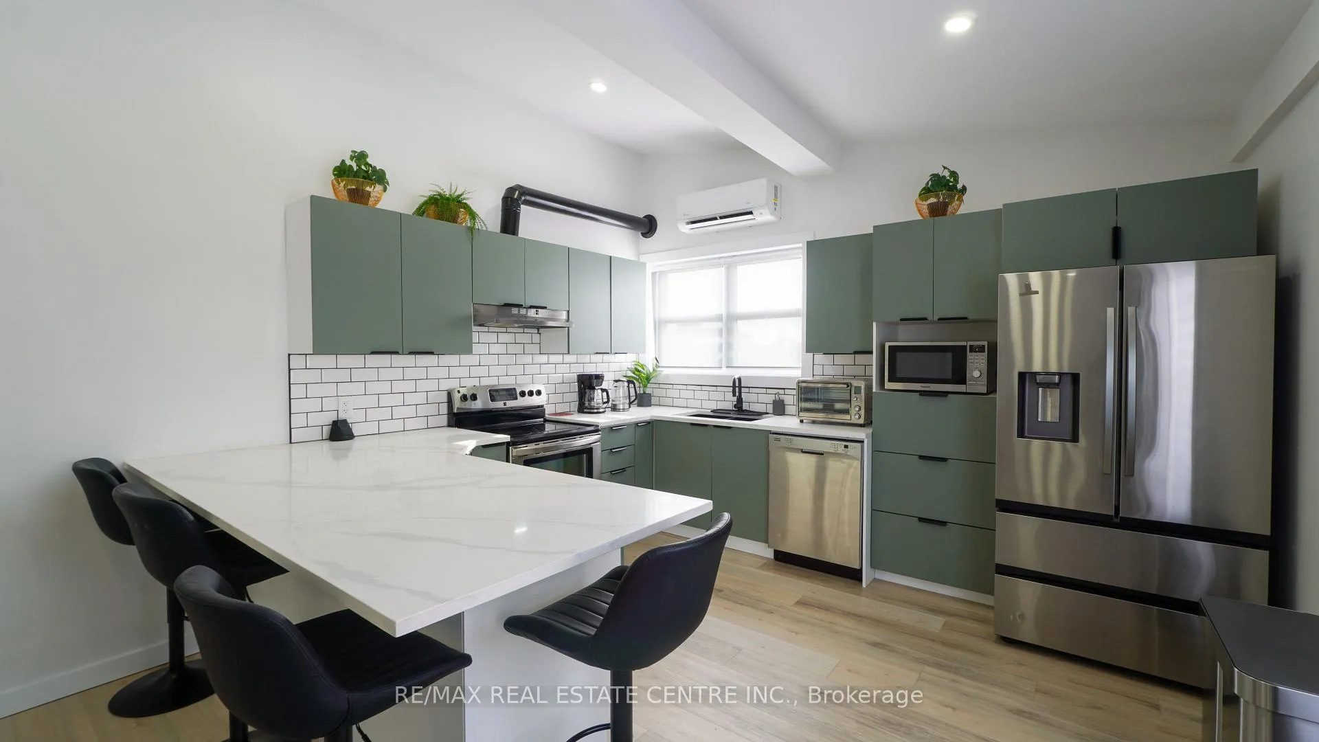 Photo 15 of 159 King Street, St. Clair — HOMEH