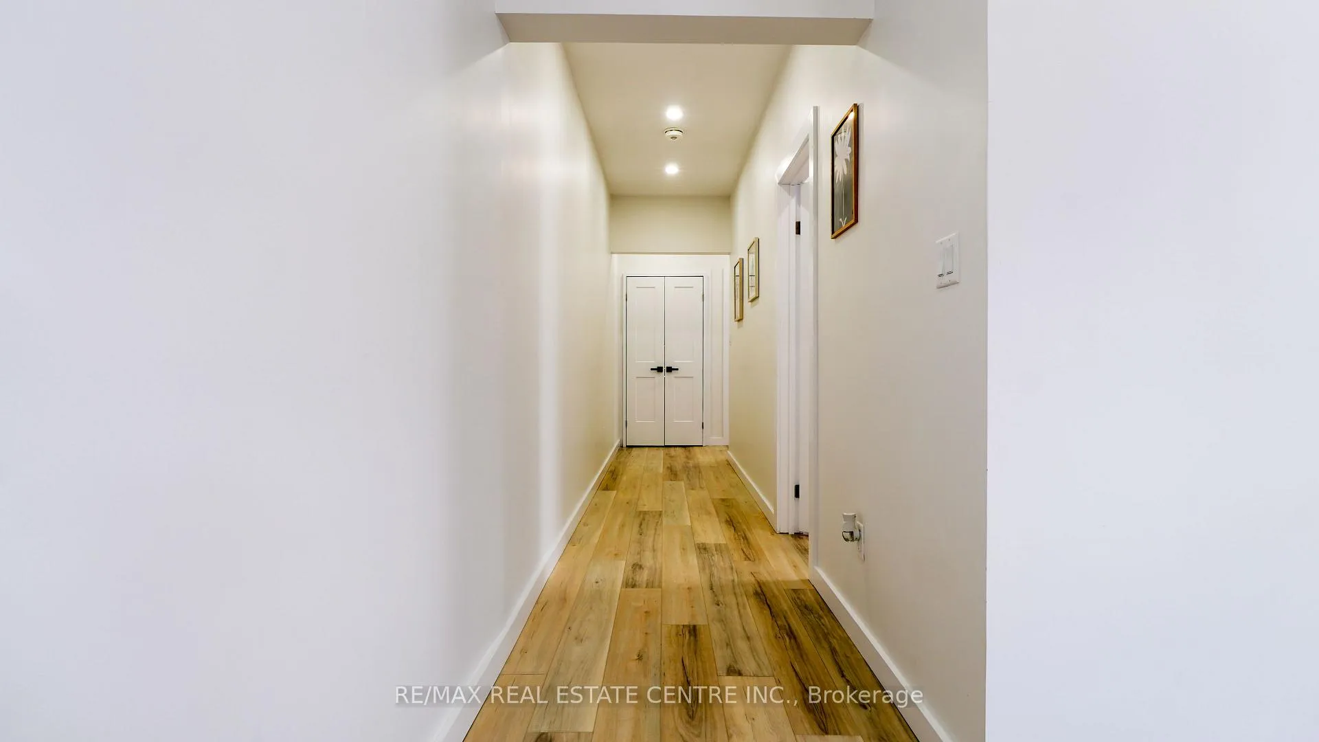 Photo 17 of 159 King Street, St. Clair — HOMEH