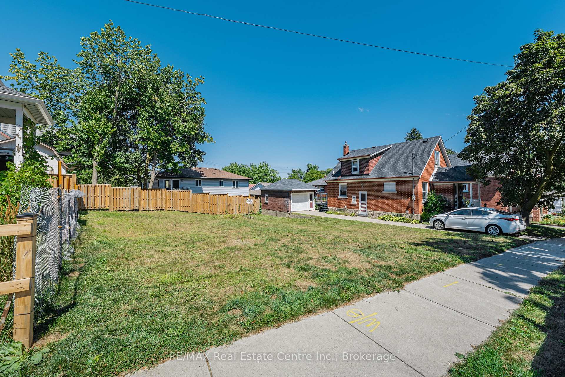 Photo 5 of 536 Duke Street W, Kitchener — HOMEH