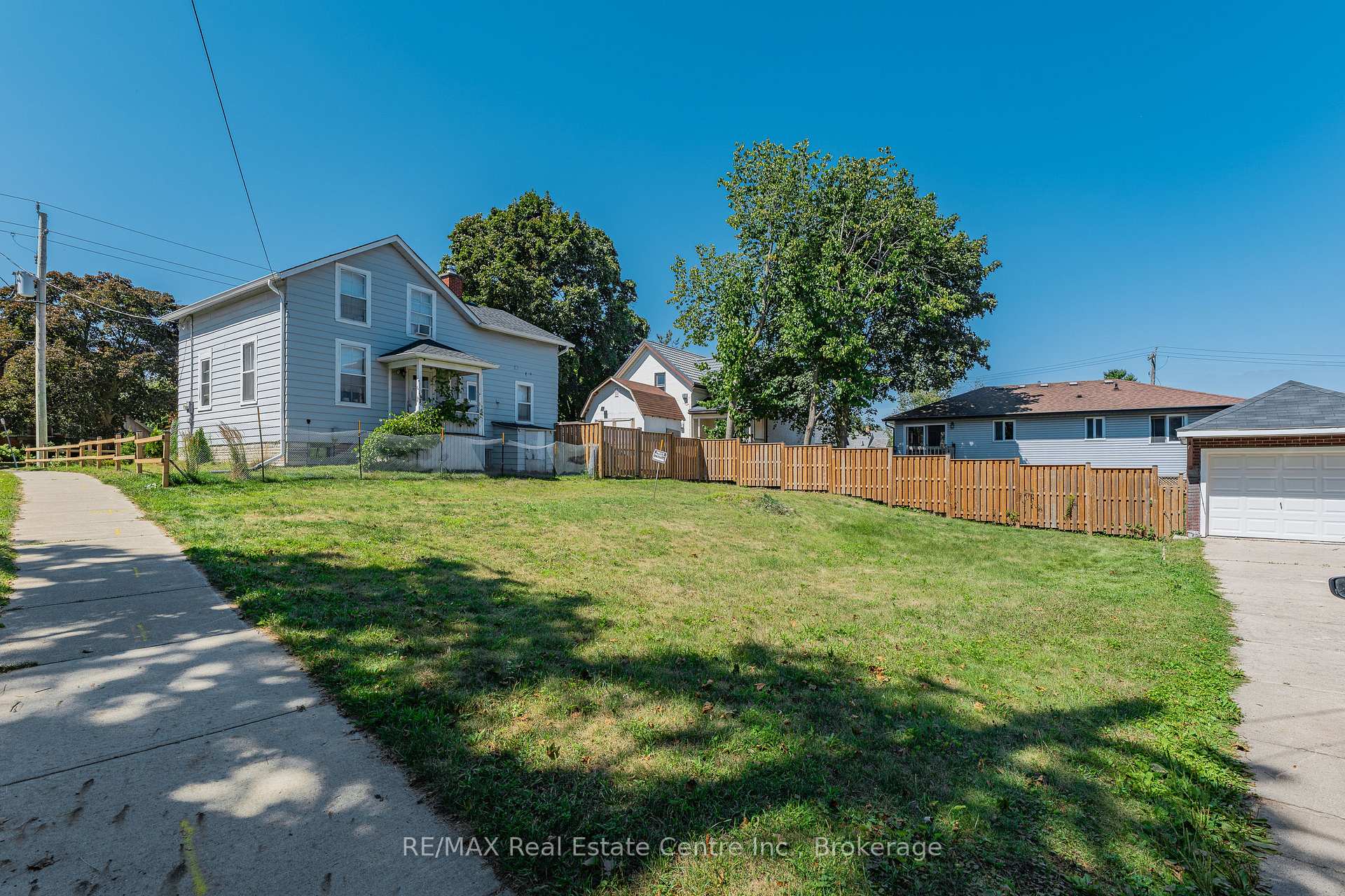Photo 7 of 536 Duke Street W, Kitchener — HOMEH