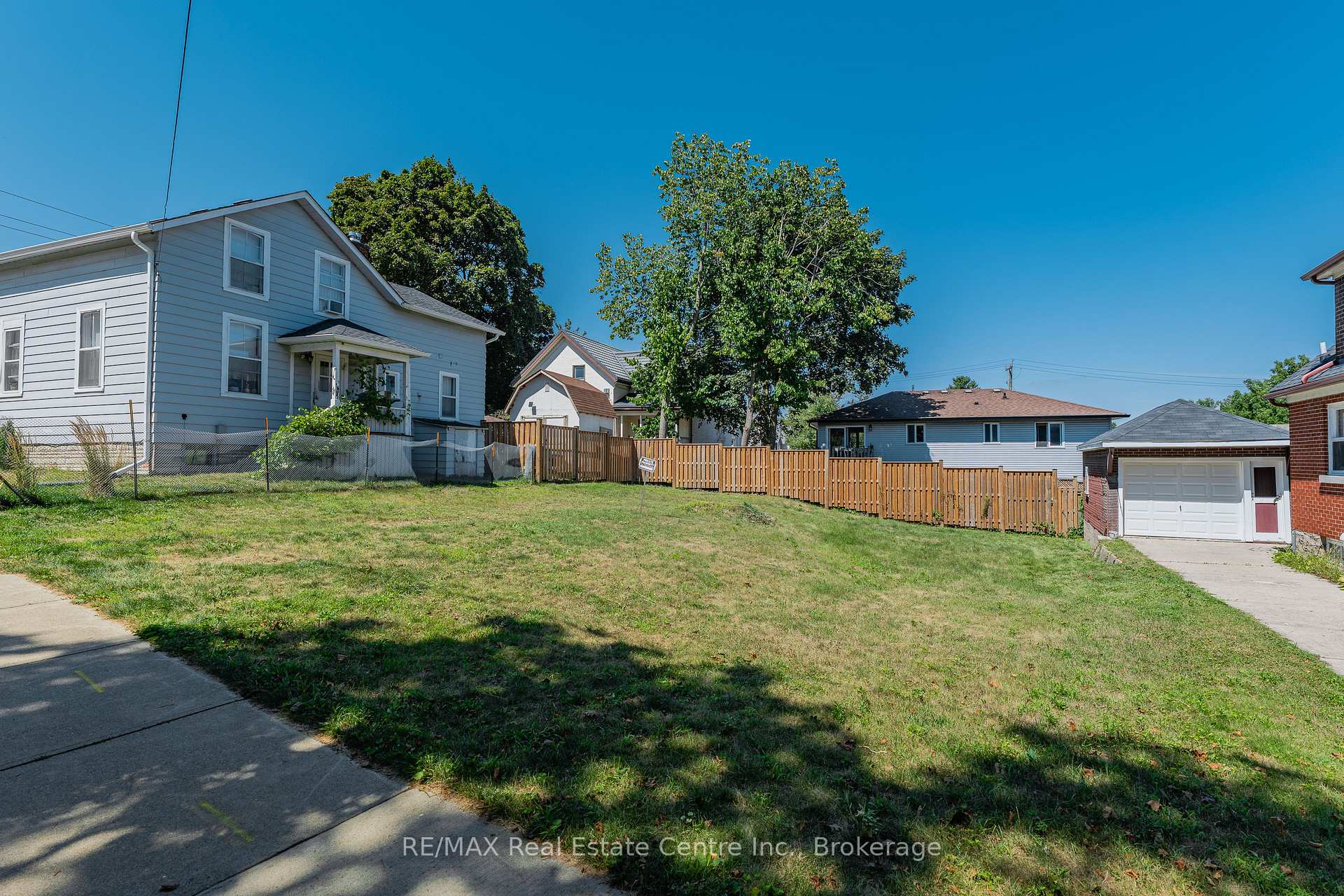 Photo 8 of 536 Duke Street W, Kitchener — HOMEH