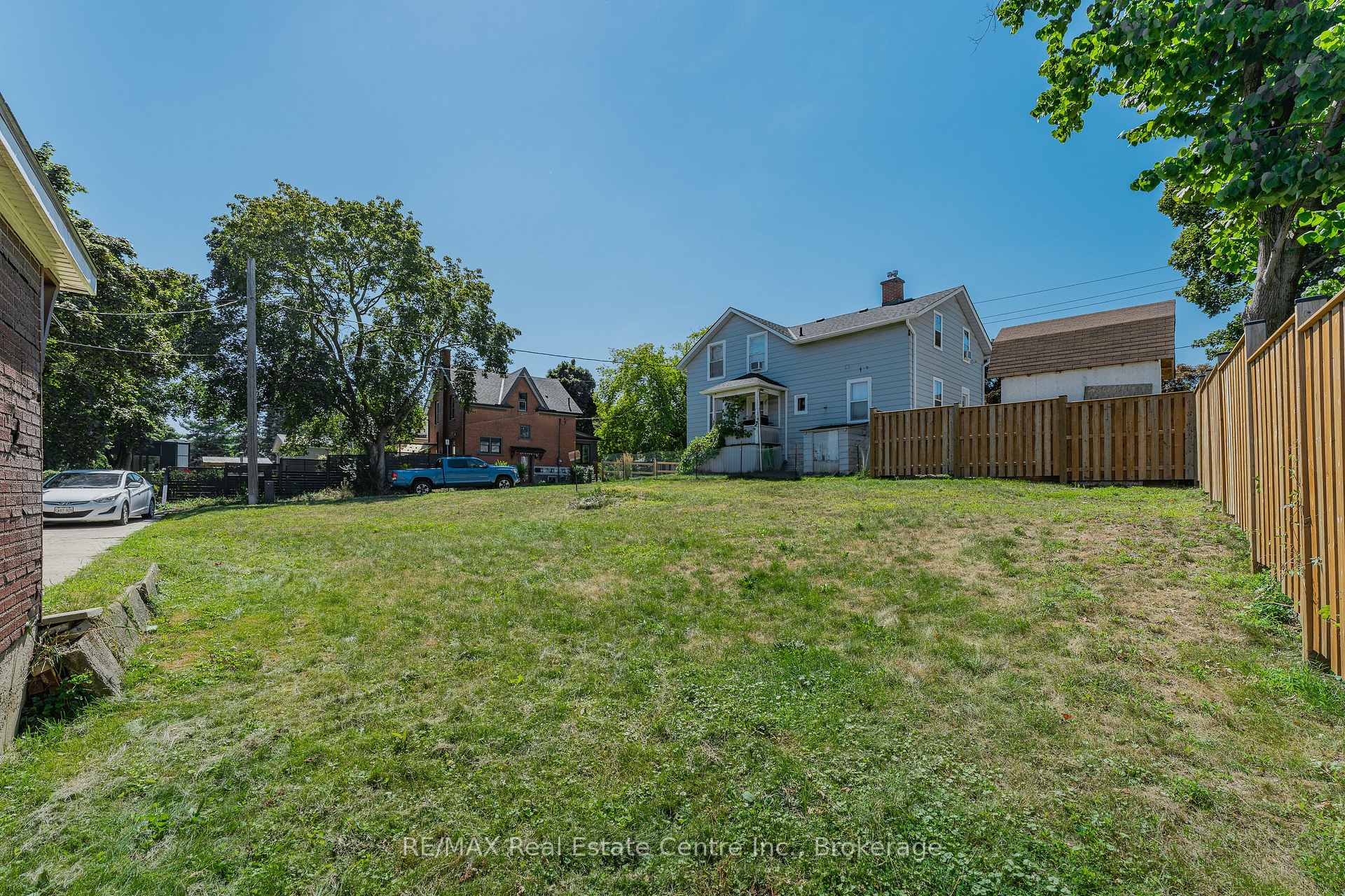 Photo 9 of 536 Duke Street W, Kitchener — HOMEH