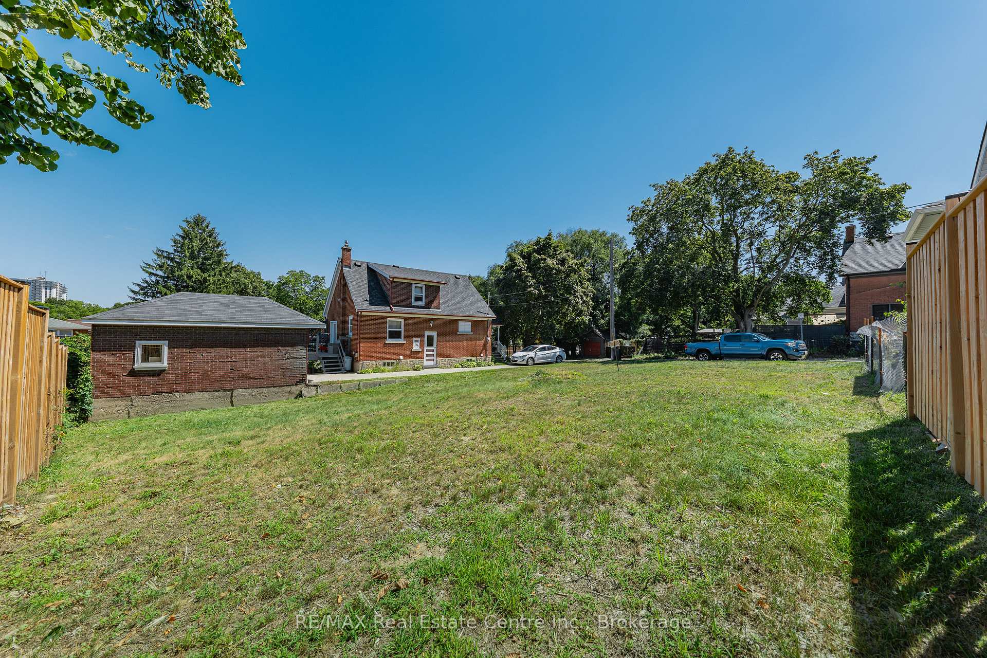 Photo 10 of 536 Duke Street W, Kitchener — HOMEH