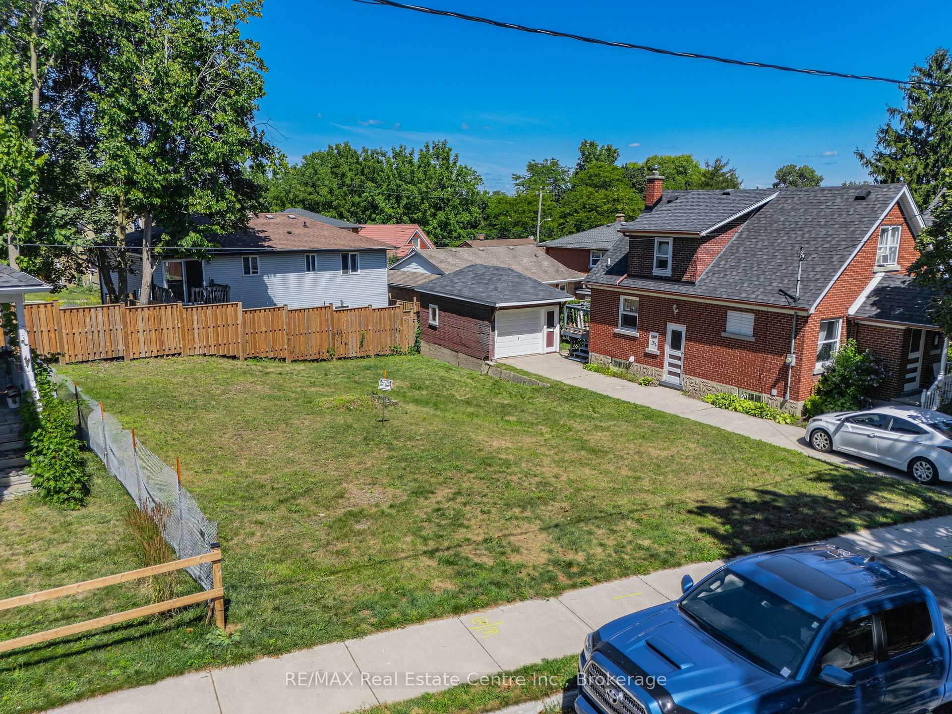 Photo 11 of 536 Duke Street W, Kitchener — HOMEH