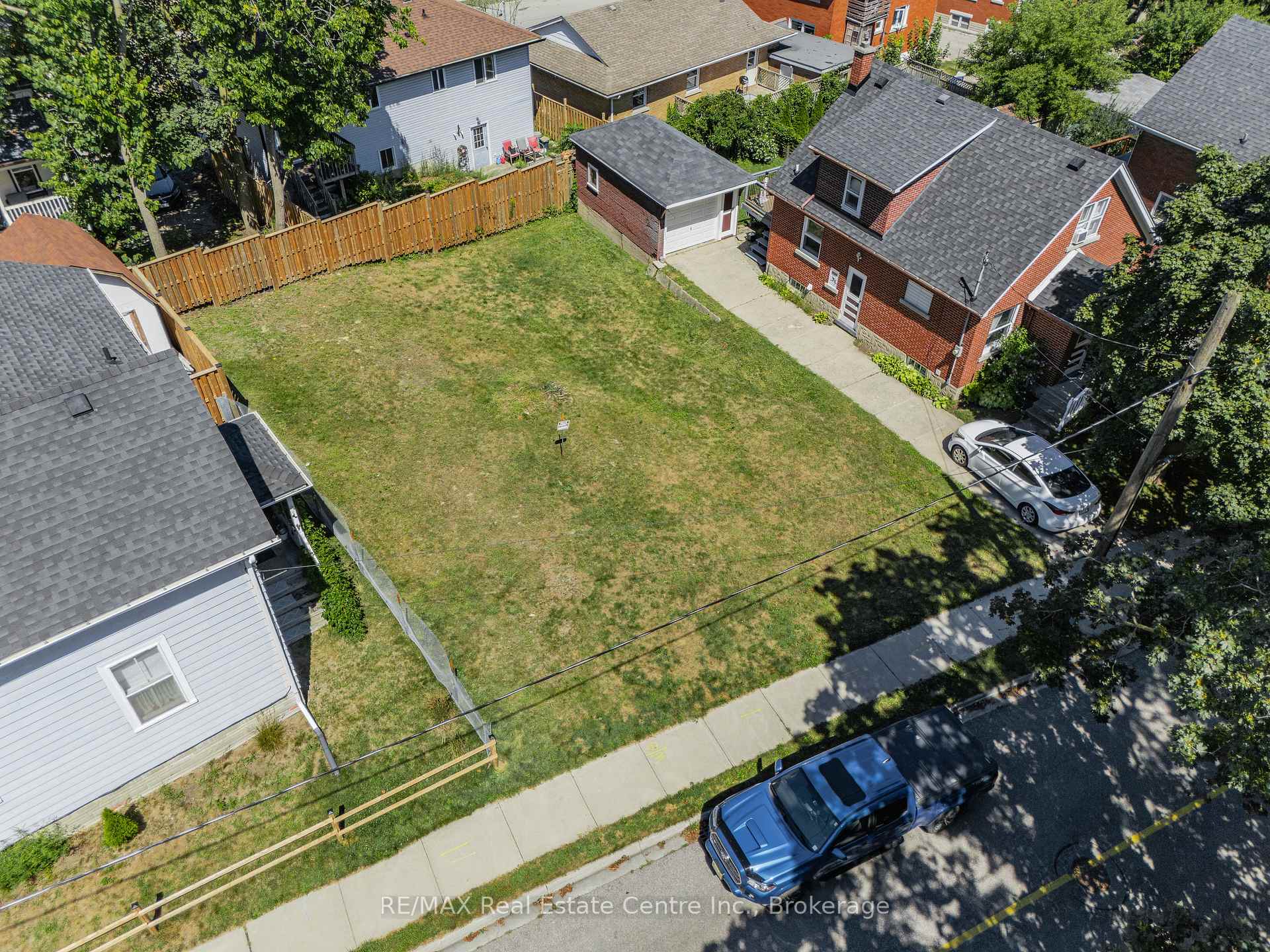 Photo 12 of 536 Duke Street W, Kitchener — HOMEH