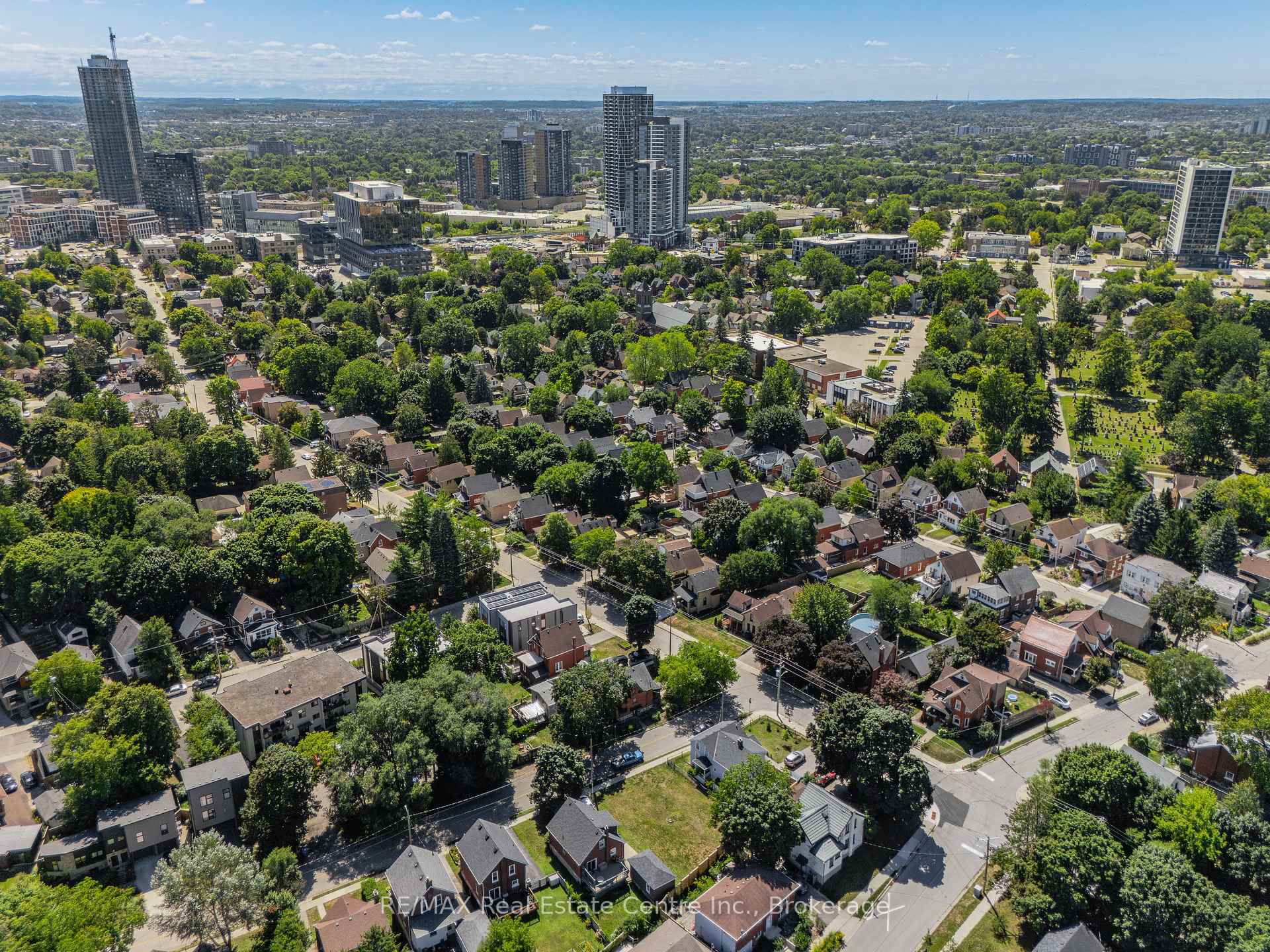 Photo 19 of 536 Duke Street W, Kitchener — HOMEH
