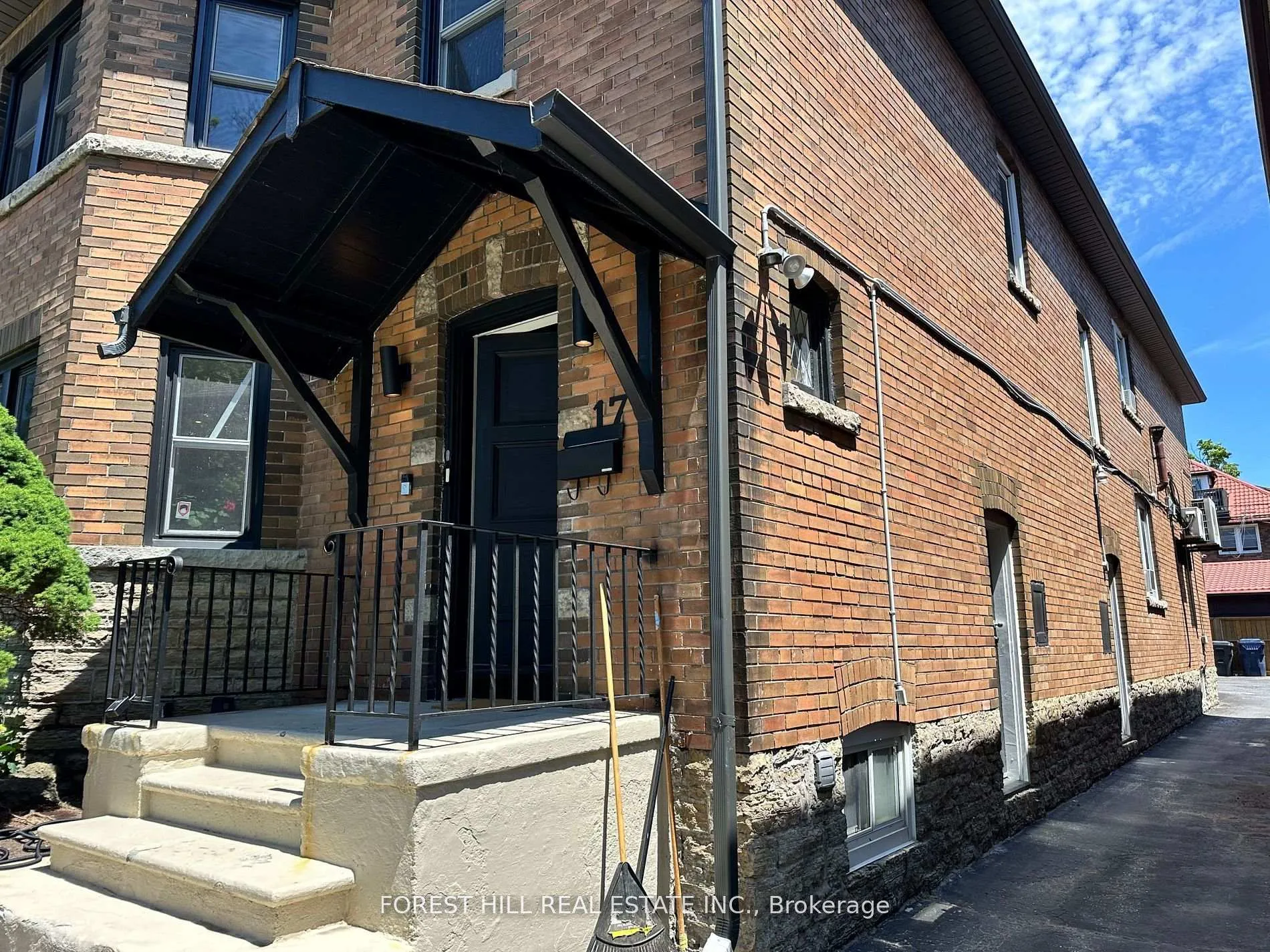 Photo 3 of Unit Lower, 17 Braemar Avenue, Toronto, Yonge-Eglinton — HOMEH