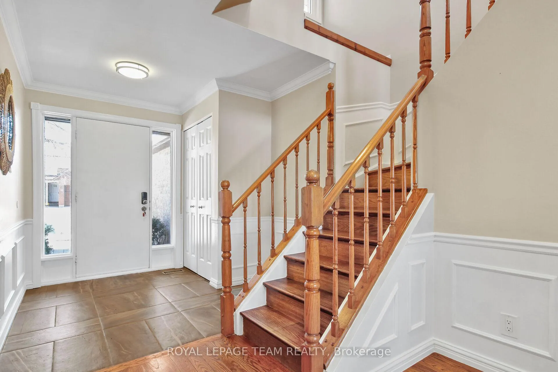 Photo 3 of 8 Huntsman Crescent, Ottawa, Kanata - Bridlewood — HOMEH
