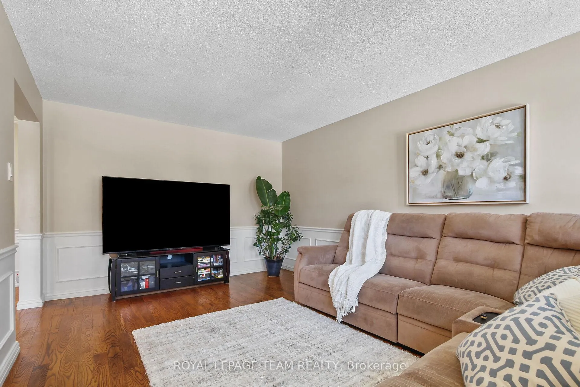 Photo 6 of 8 Huntsman Crescent, Ottawa, Kanata - Bridlewood — HOMEH