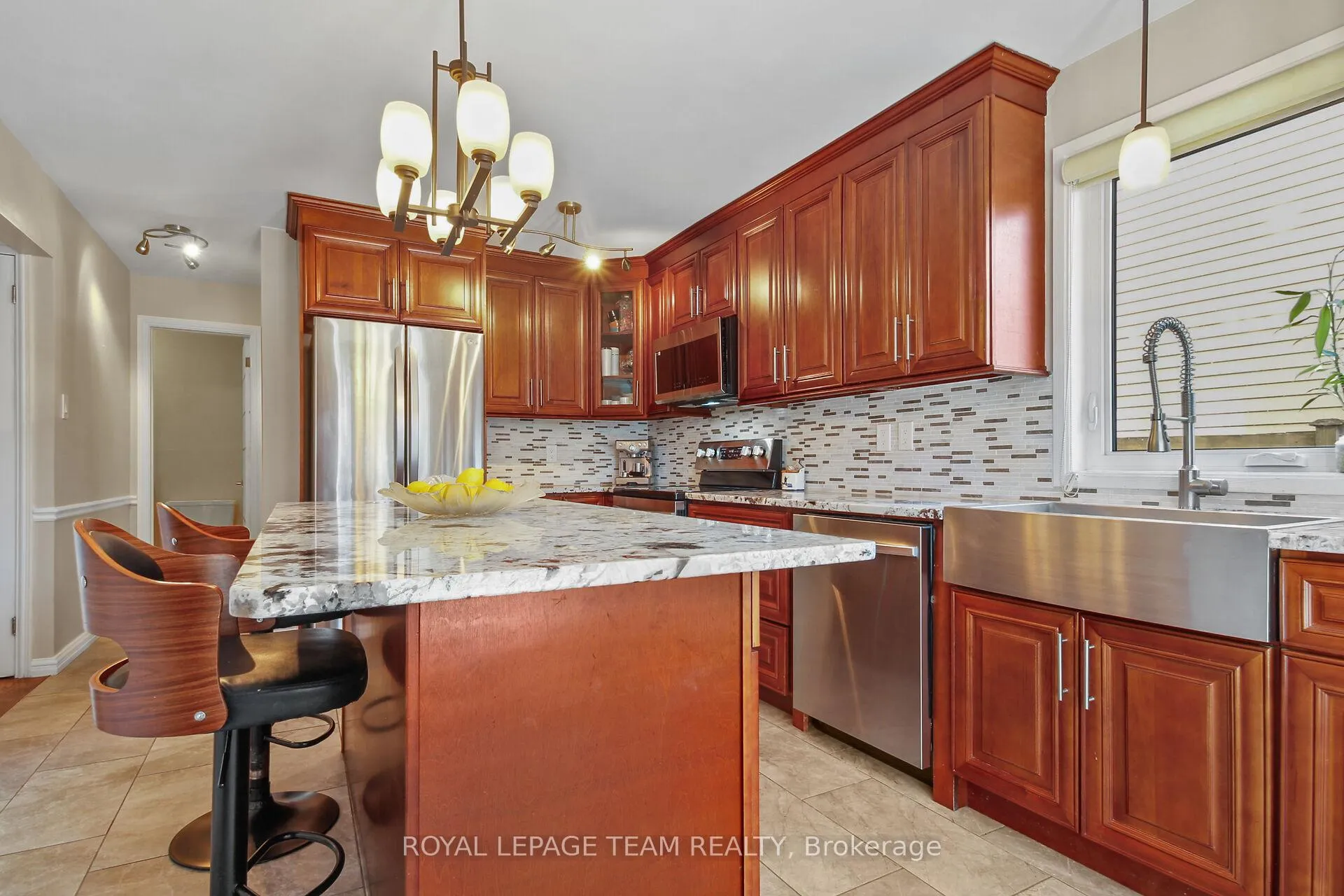 Photo 7 of 8 Huntsman Crescent, Ottawa, Kanata - Bridlewood — HOMEH