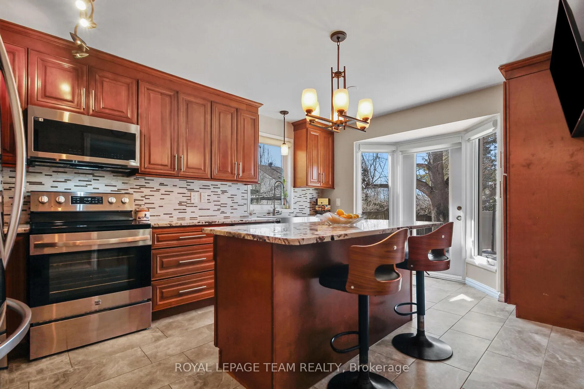 Photo 8 of 8 Huntsman Crescent, Ottawa, Kanata - Bridlewood — HOMEH