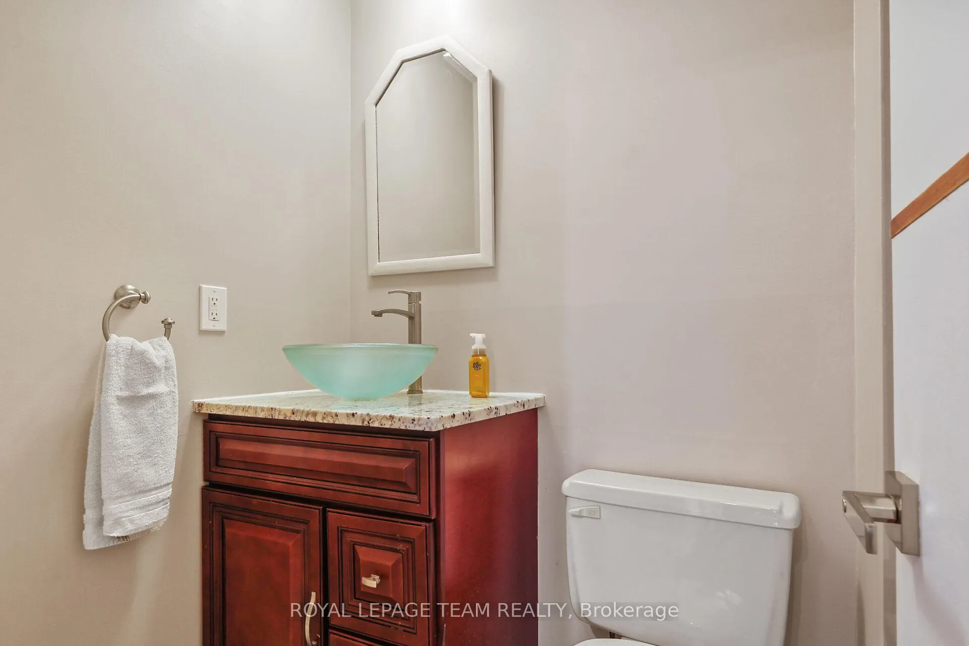 Photo 14 of 8 Huntsman Crescent, Ottawa, Kanata - Bridlewood — HOMEH