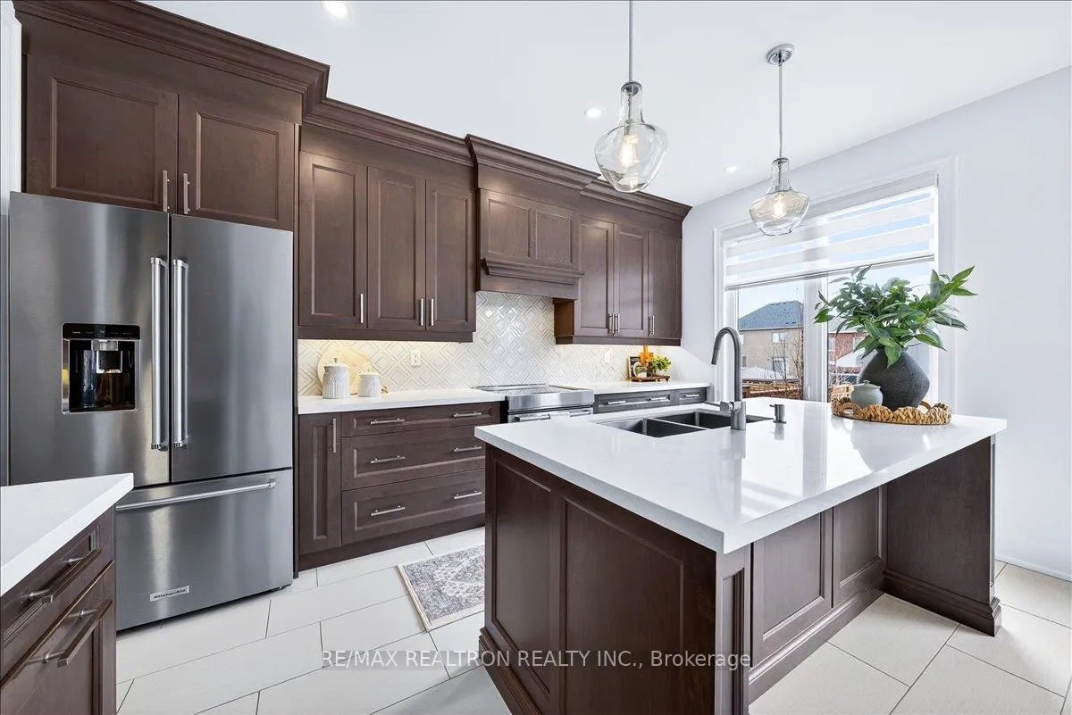 Photo 16 of 1952 Queensbury Drive, Oshawa, Taunton — HOMEH