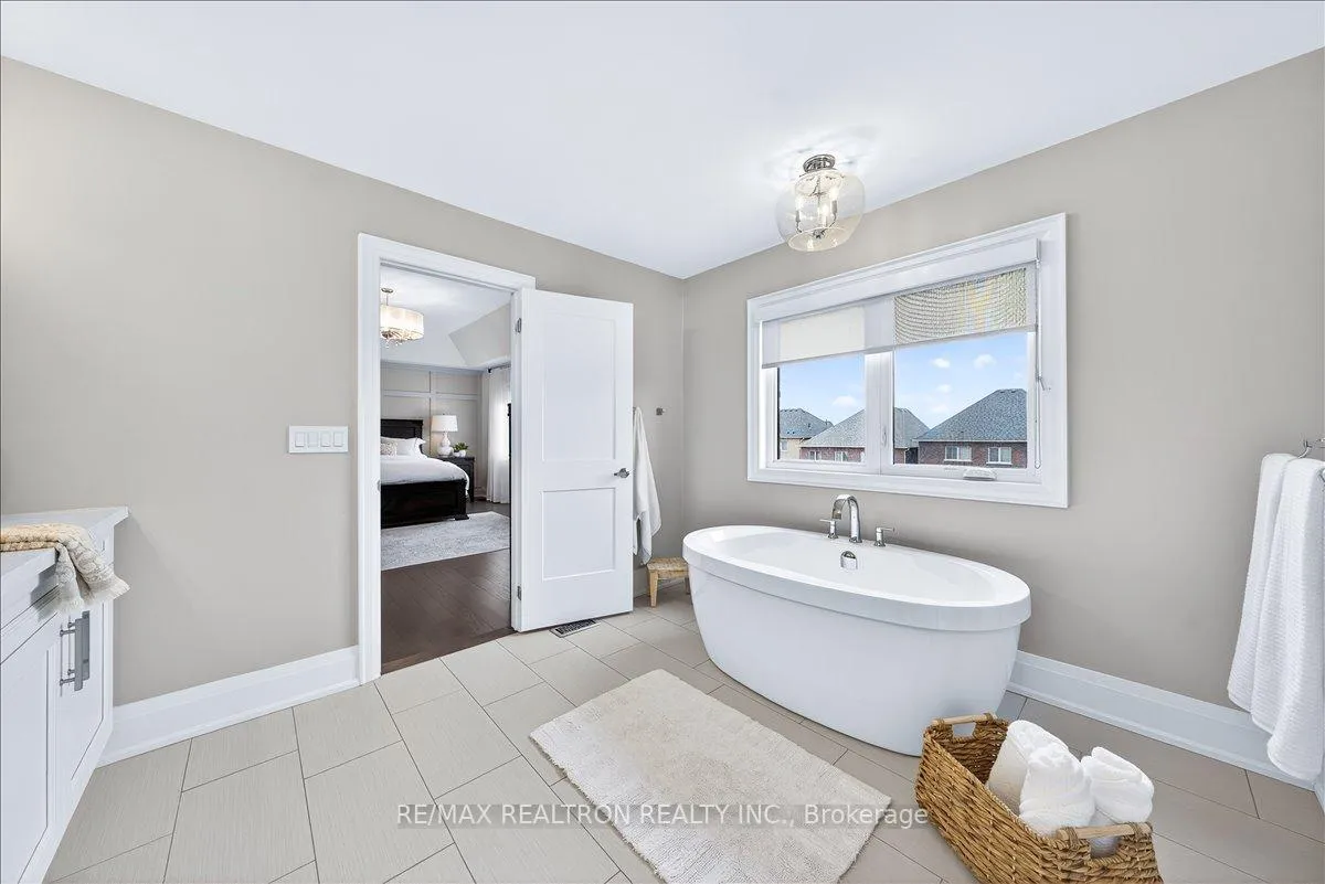 Photo 32 of 1952 Queensbury Drive, Oshawa, Taunton — HOMEH