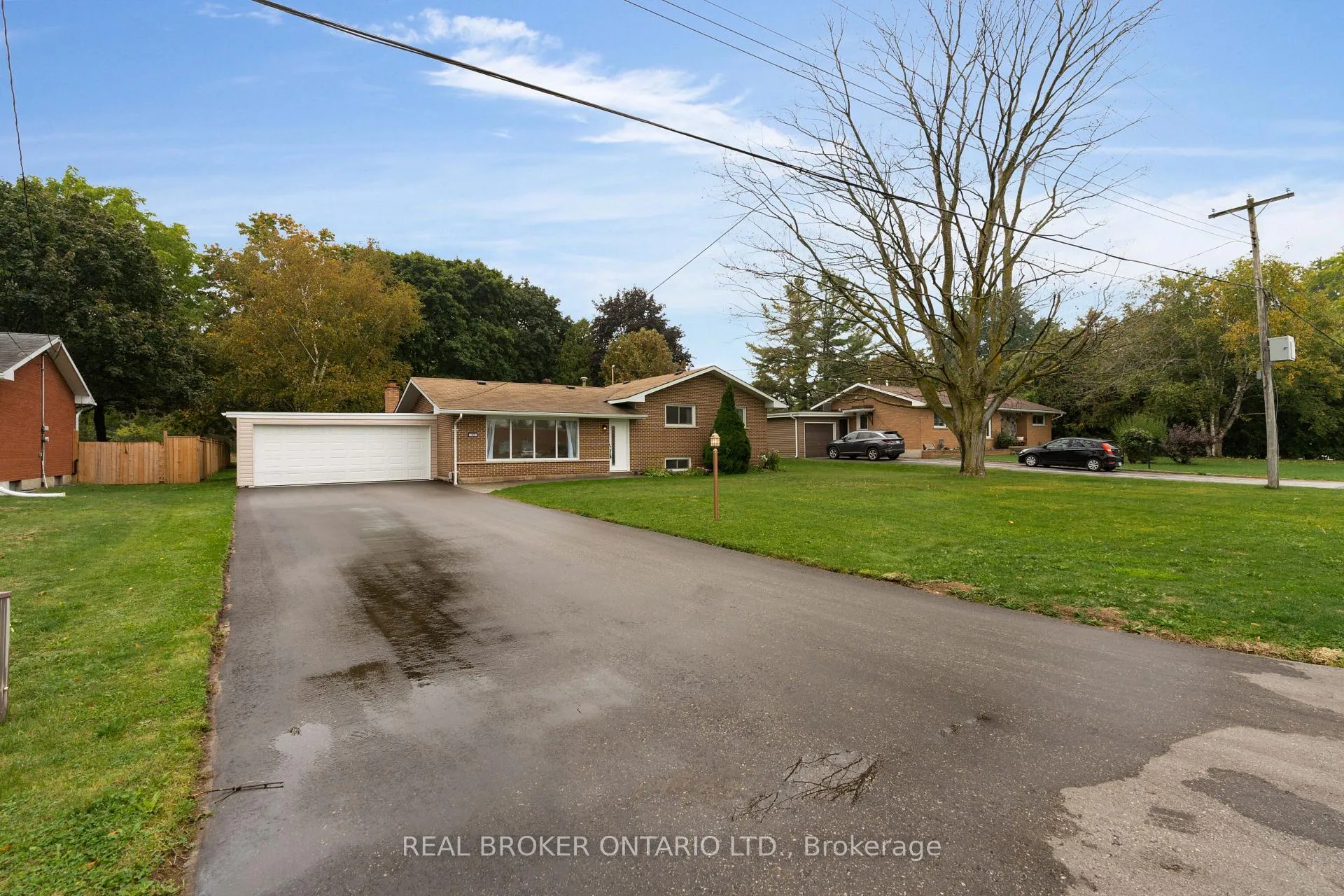 Photo 1 of 17 Locke Avenue, Clearview, Stayner — HOMEH