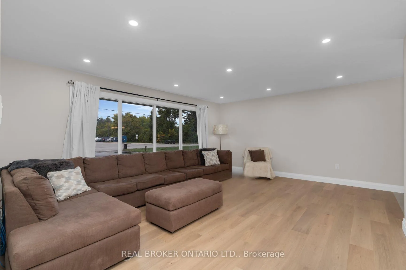 Photo 4 of 17 Locke Avenue, Clearview, Stayner — HOMEH
