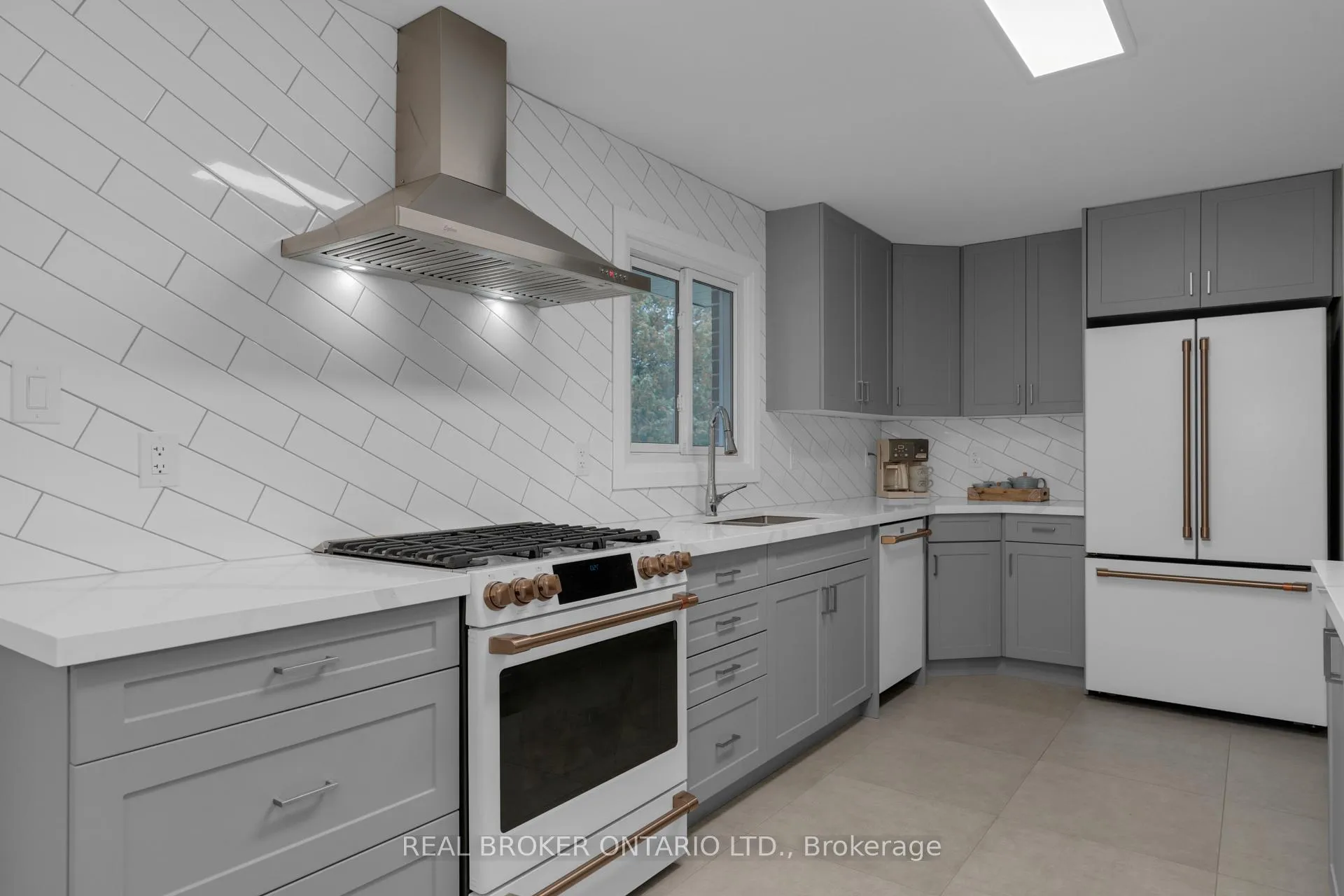 Photo 8 of 17 Locke Avenue, Clearview, Stayner — HOMEH