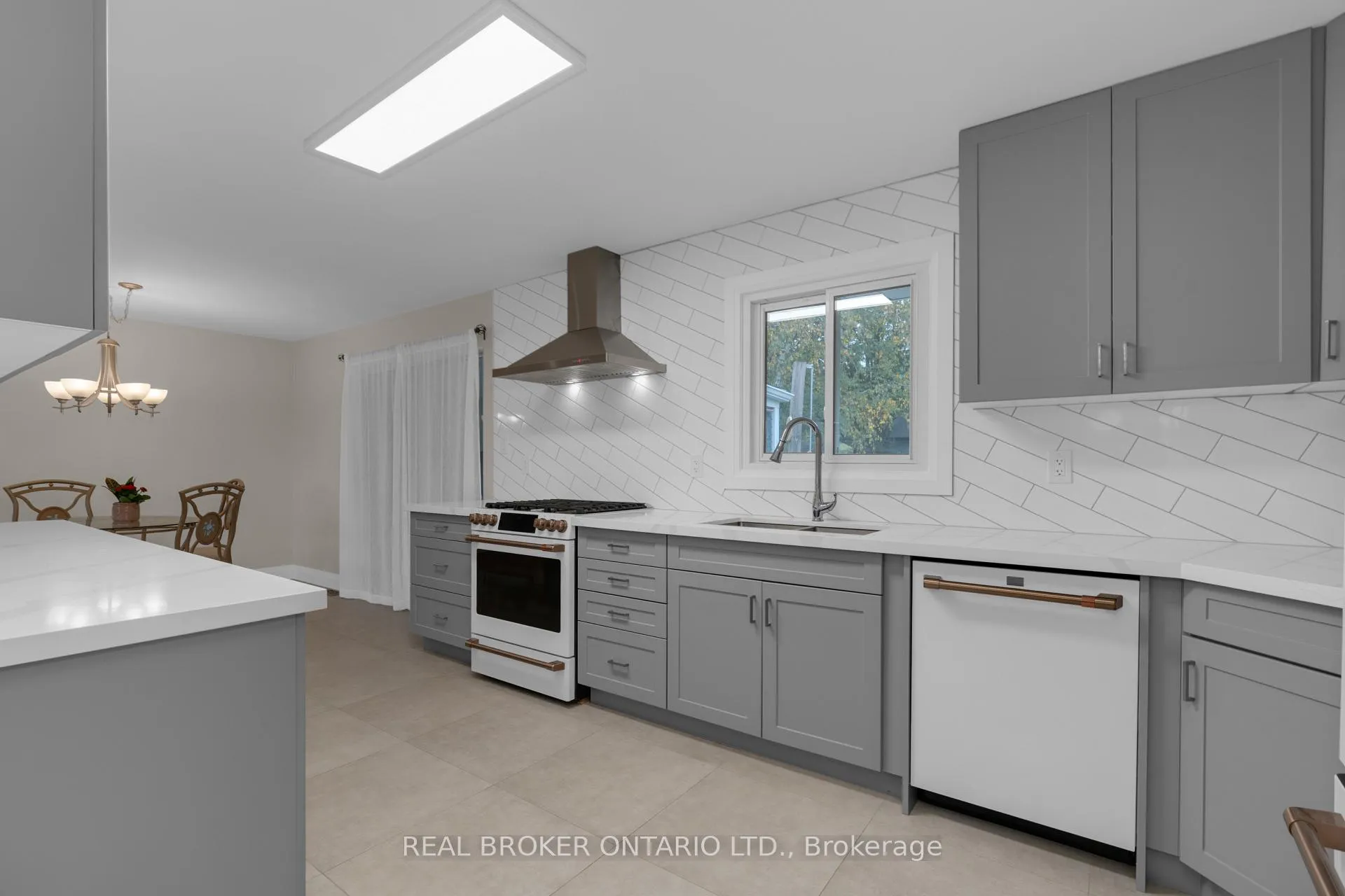 Photo 11 of 17 Locke Avenue, Clearview, Stayner — HOMEH