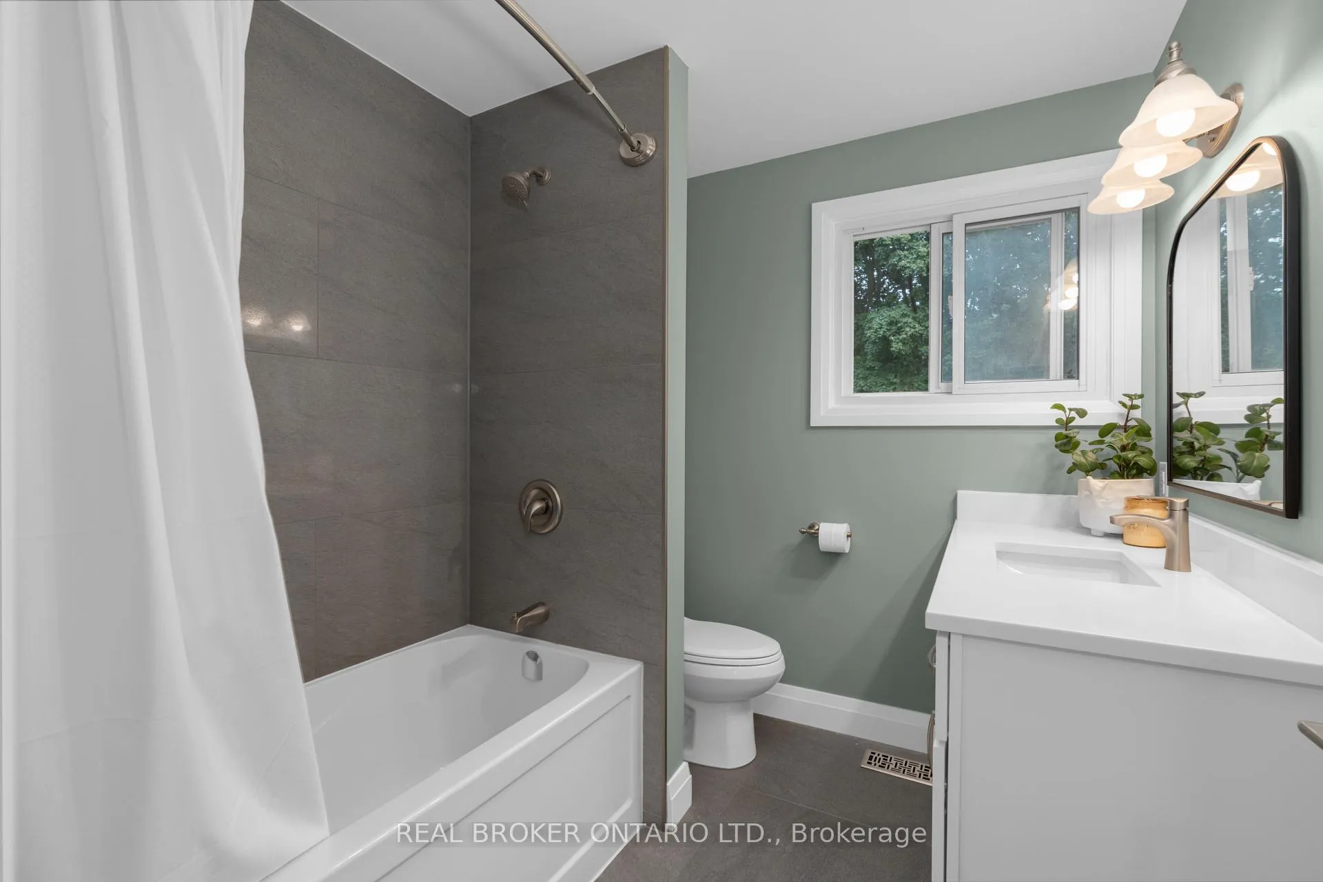 Photo 16 of 17 Locke Avenue, Clearview, Stayner — HOMEH
