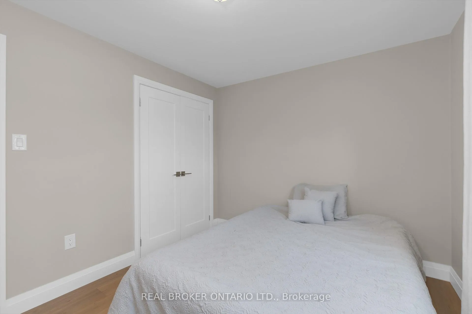 Photo 17 of 17 Locke Avenue, Clearview, Stayner — HOMEH