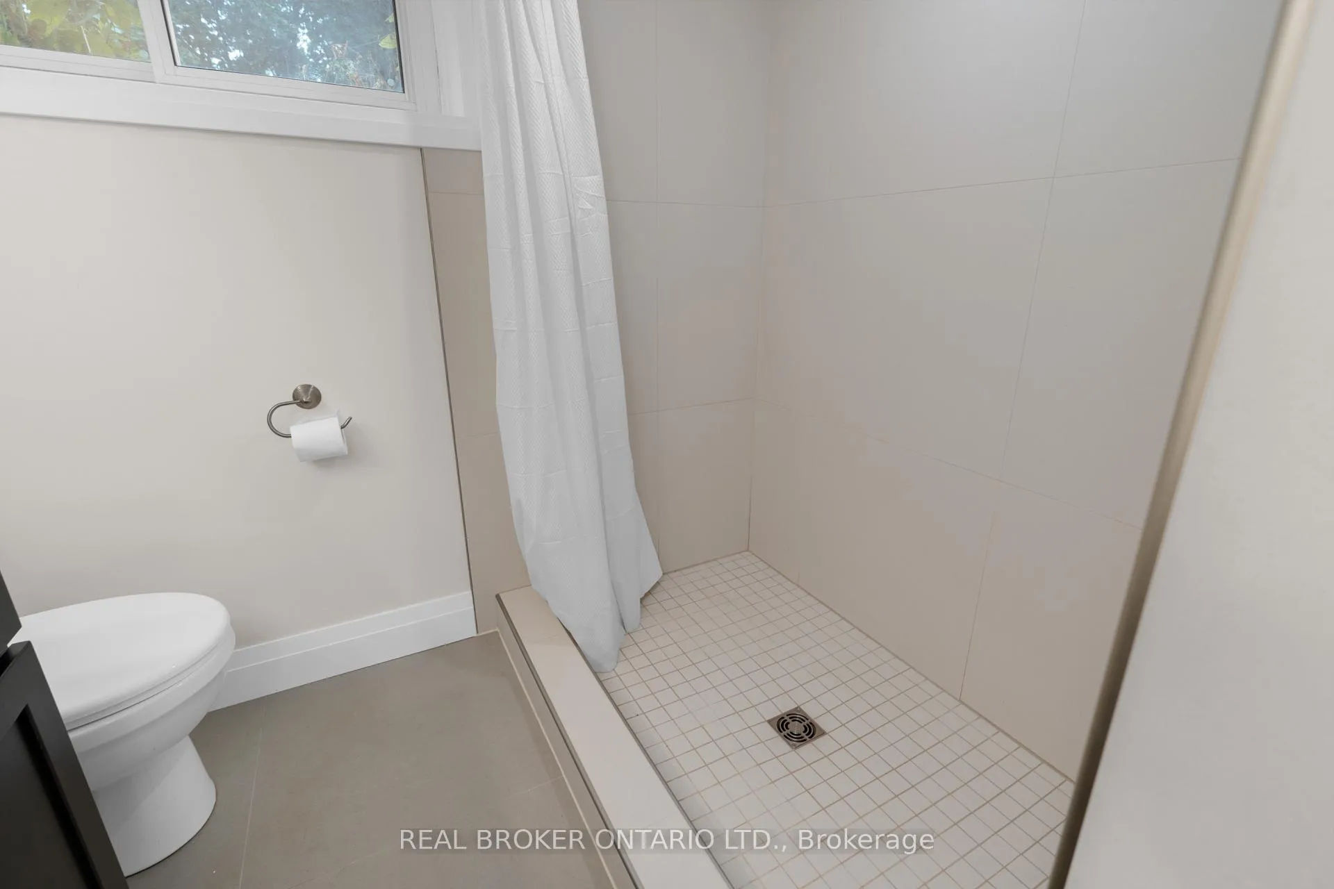 Photo 24 of 17 Locke Avenue, Clearview, Stayner — HOMEH
