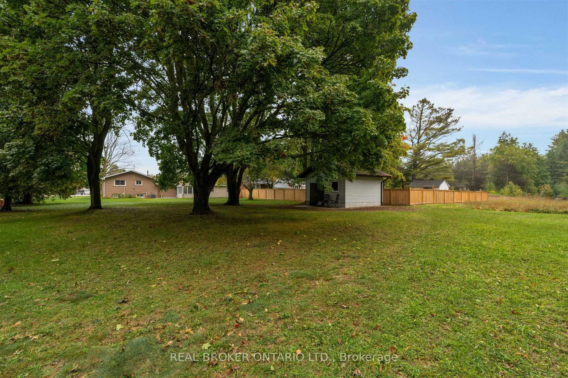 Photo 32 of 17 Locke Avenue, Clearview, Stayner — HOMEH