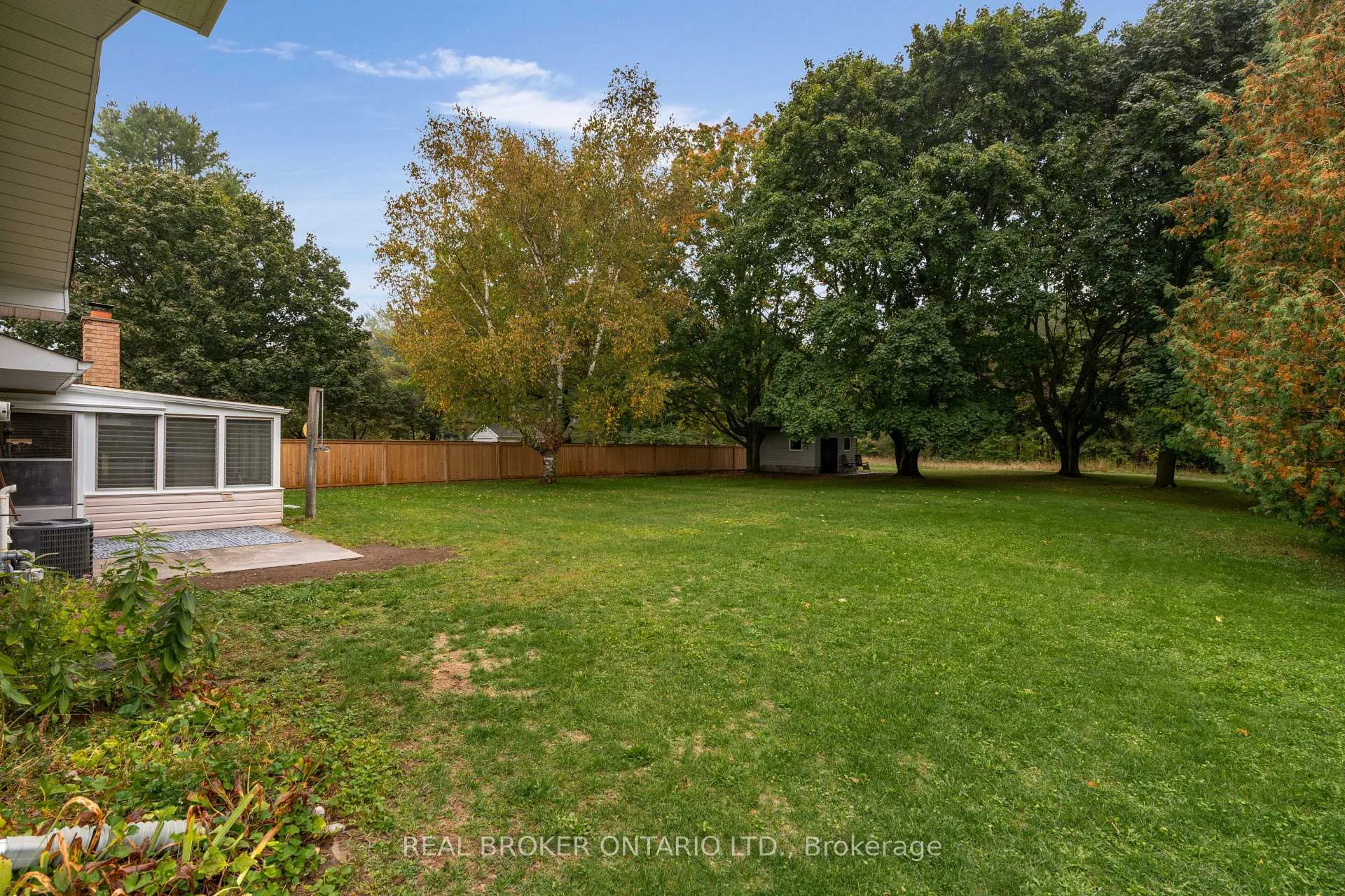 Photo 36 of 17 Locke Avenue, Clearview, Stayner — HOMEH