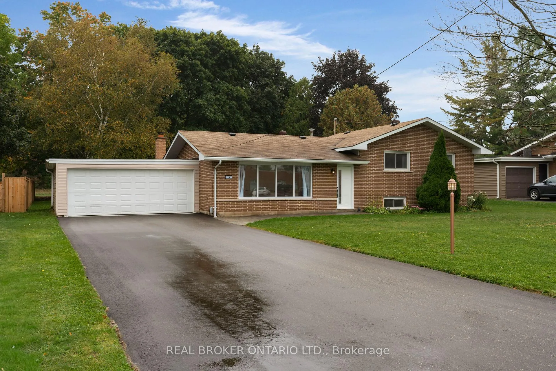 Photo 41 of 17 Locke Avenue, Clearview, Stayner — HOMEH