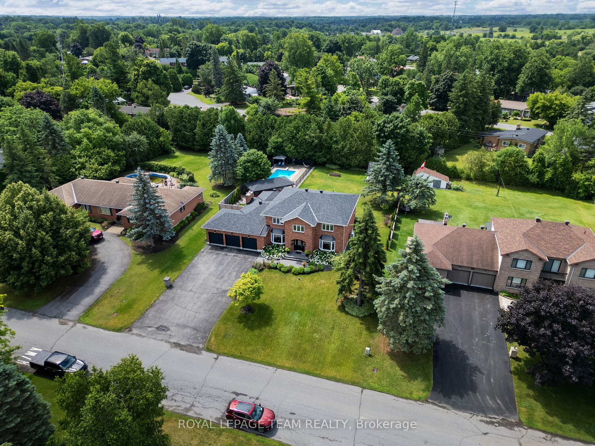 Photo 3 of 1108 Lena Avenue, Ottawa, Manotick Long Island & Nicholls Island — HOMEH