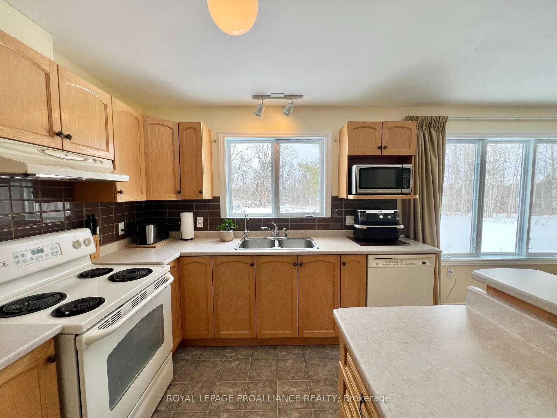 Photo 8 of 1297 Barry Road, Madoc — HOMEH