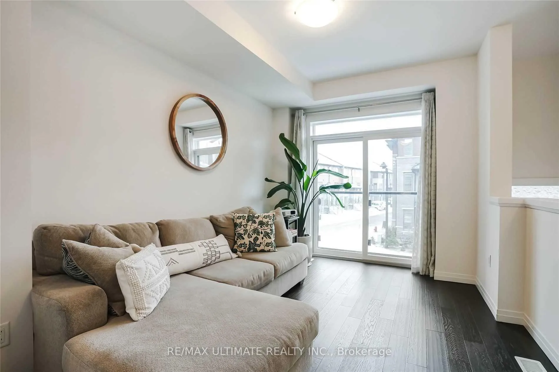 Photo 3 of Unit 290, 30 Times Square Boulevard, Hamilton, Stoney Creek — HOMEH