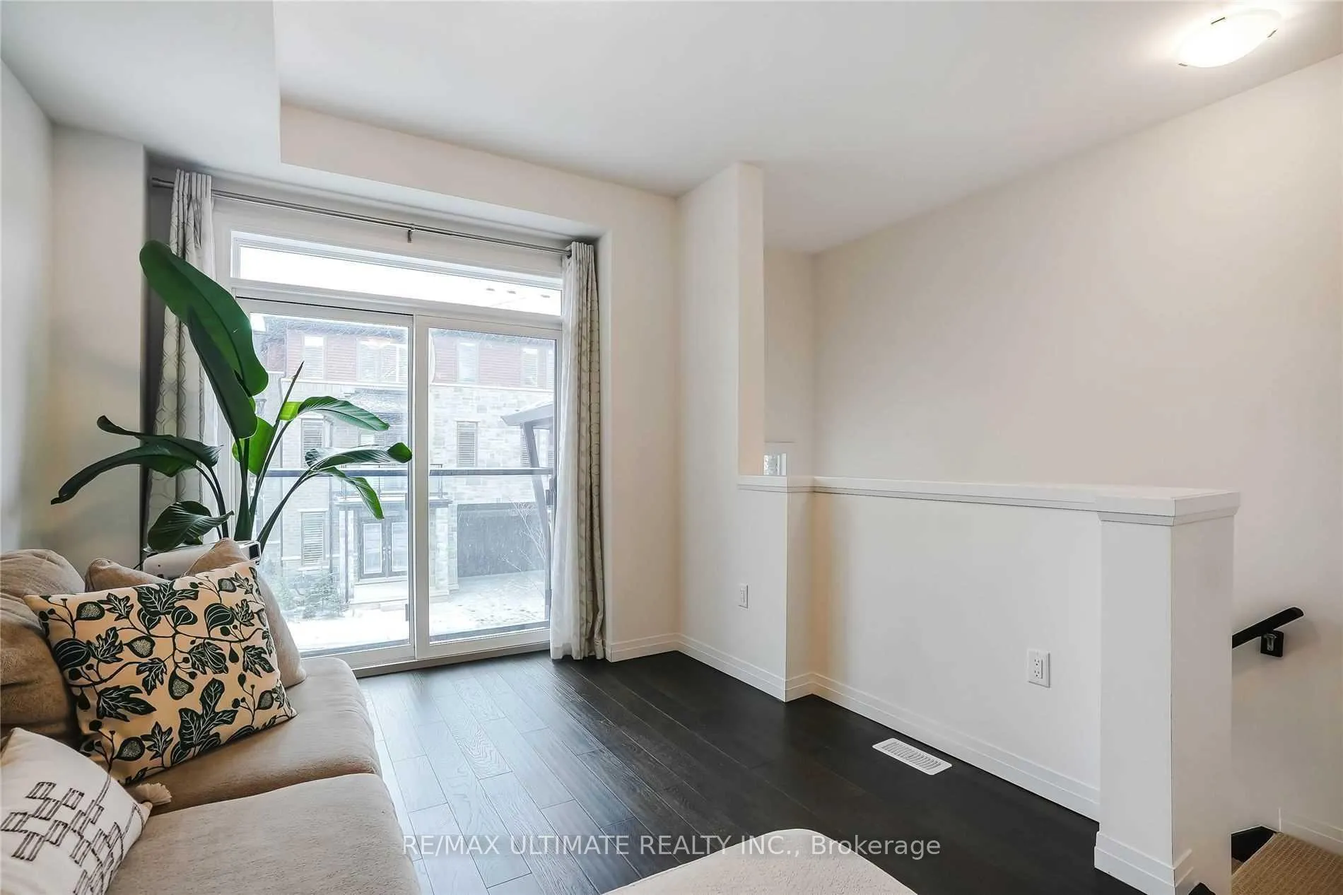 Photo 4 of Unit 290, 30 Times Square Boulevard, Hamilton, Stoney Creek — HOMEH