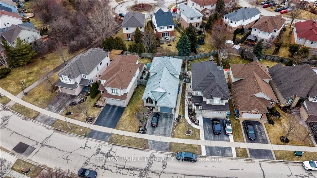 Photo 3 of 161 Farley Drive, Guelph, Pineridge/Westminster Woods — HOMEH